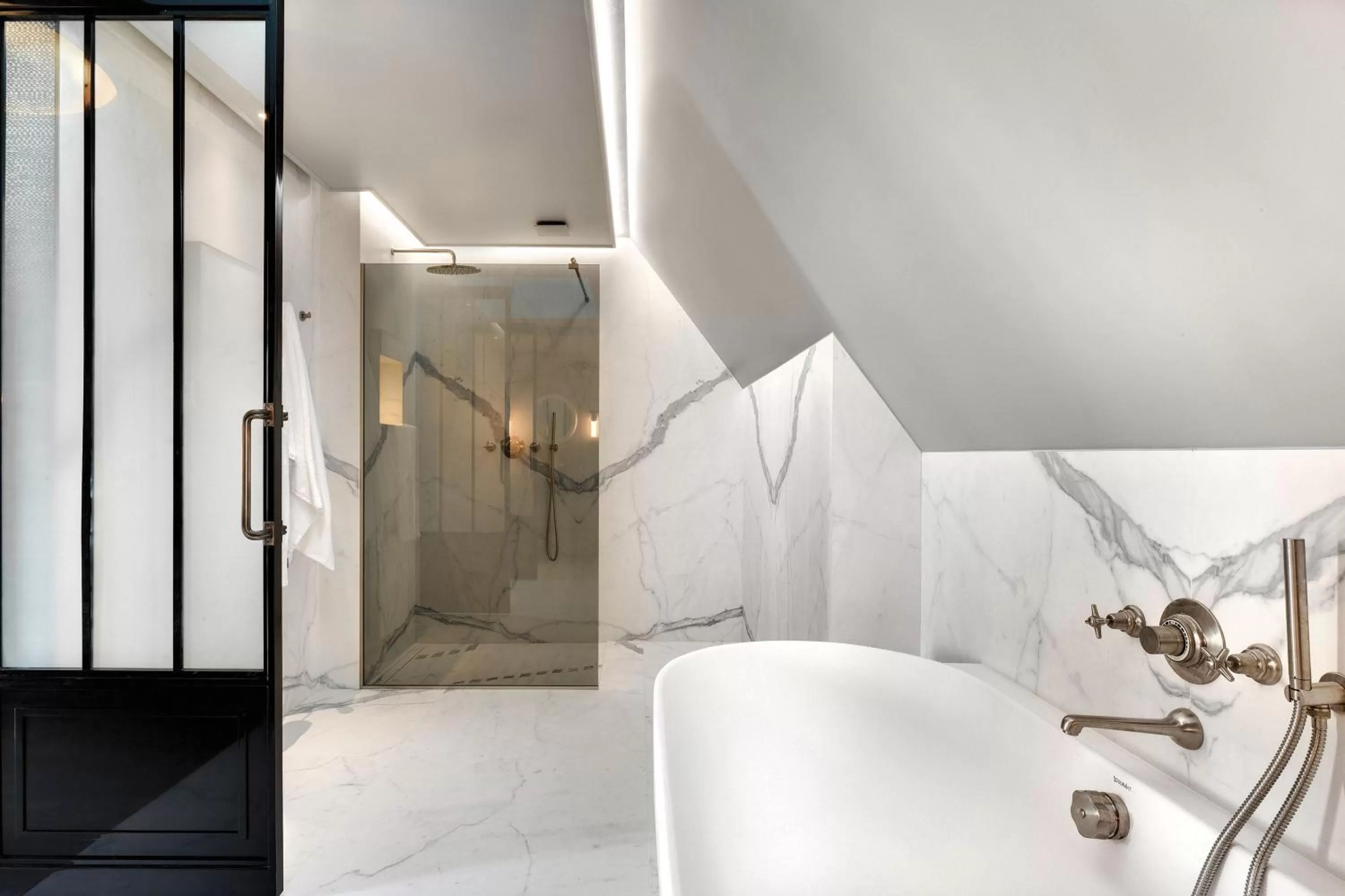 Bathroom in La Demeure Montaigne