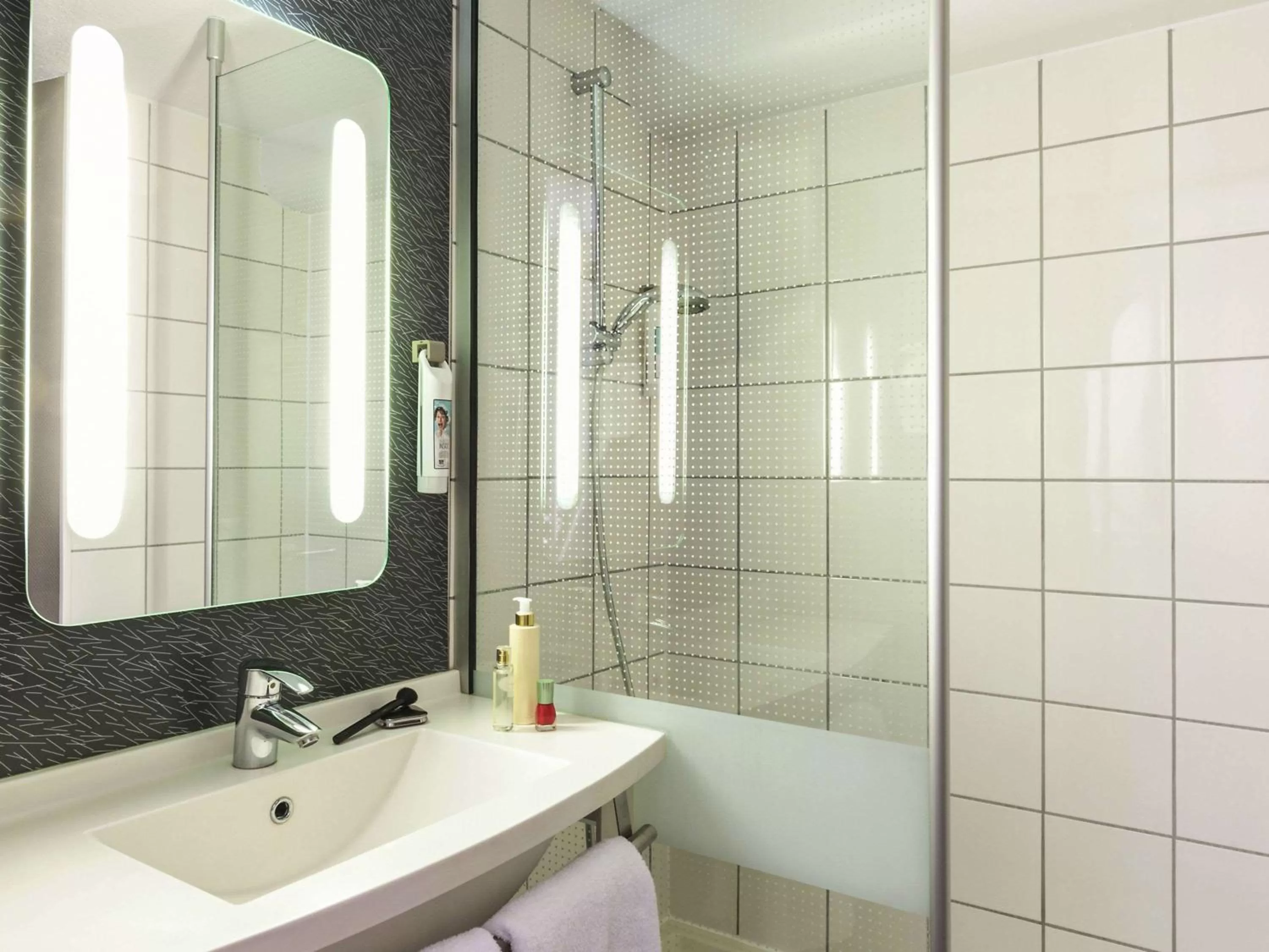 Photo of the whole room in ibis Bordeaux Centre Meriadeck