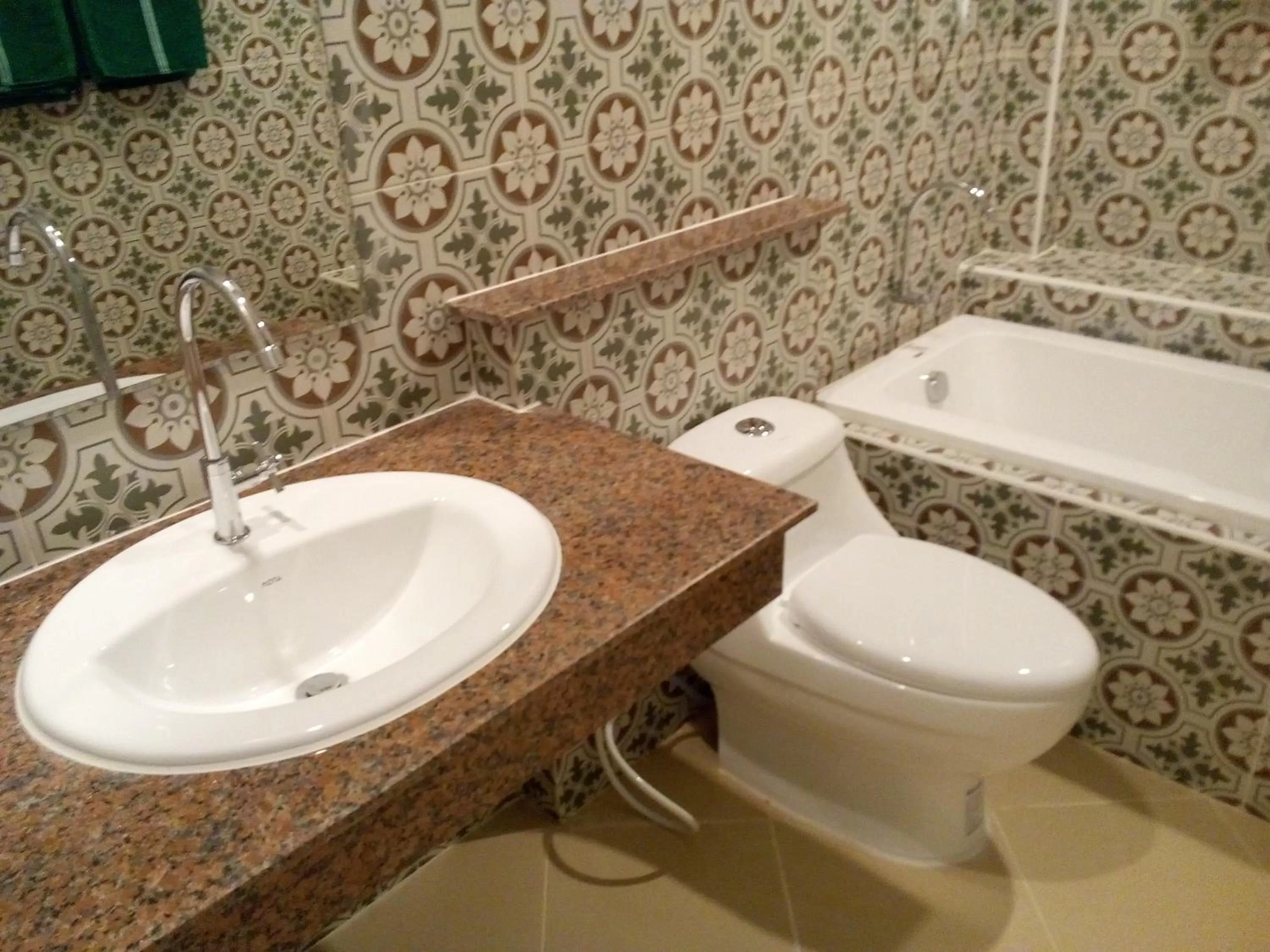 Shower, Bathroom in Fancy Carp Resort