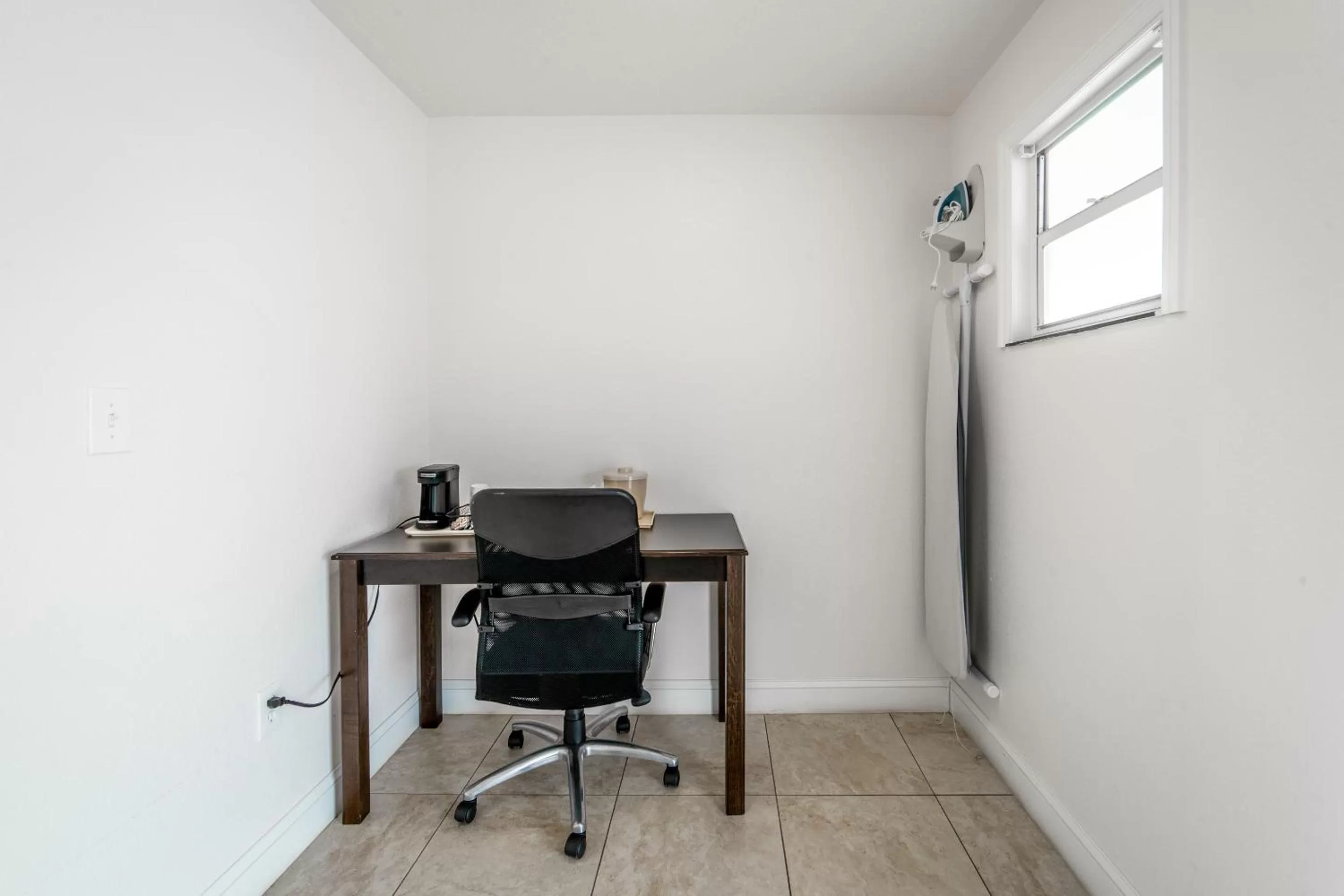 hair dresser in Everglades City Motel - Everglades Adventures Inn