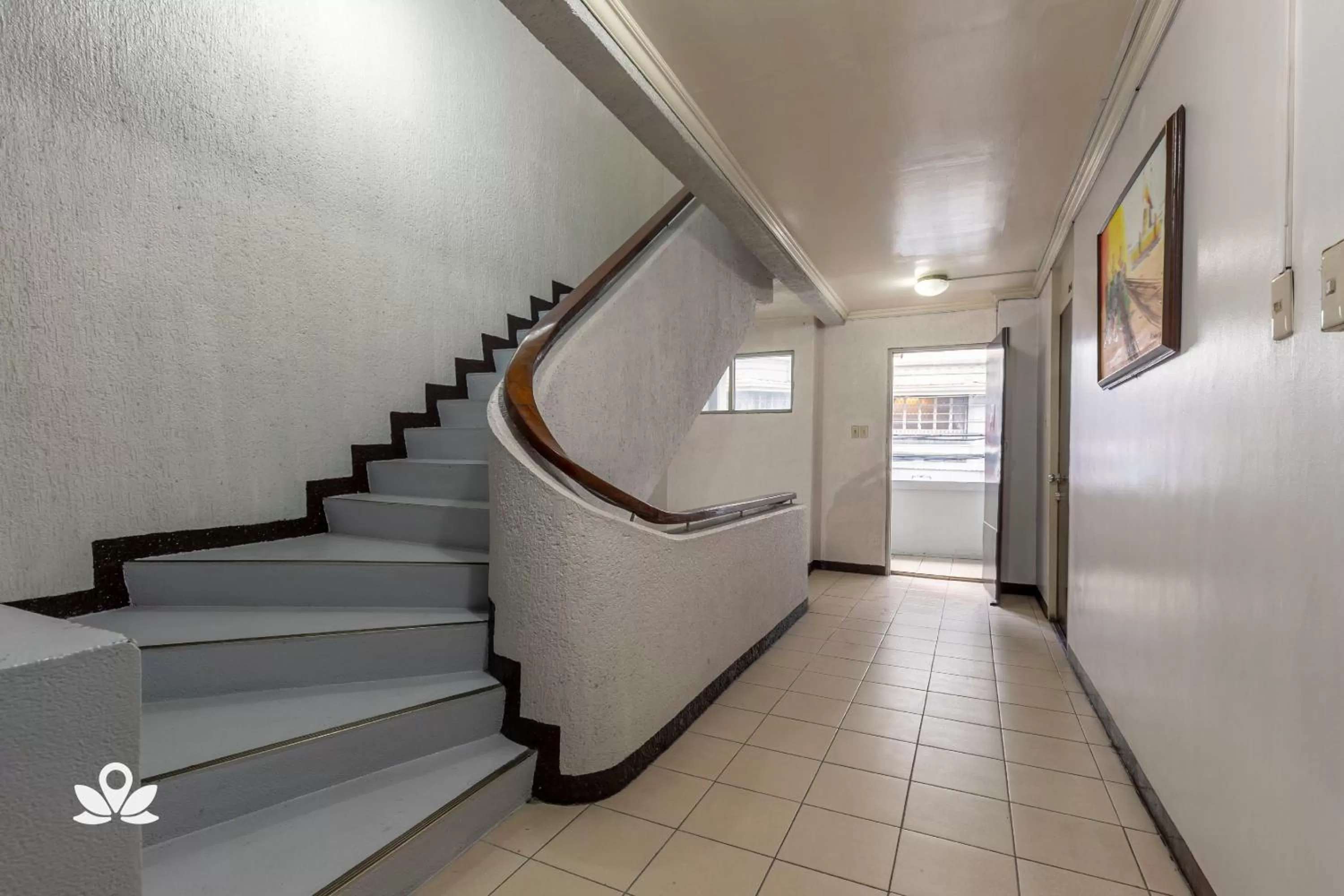 Area and facilities in Victoria Mansions