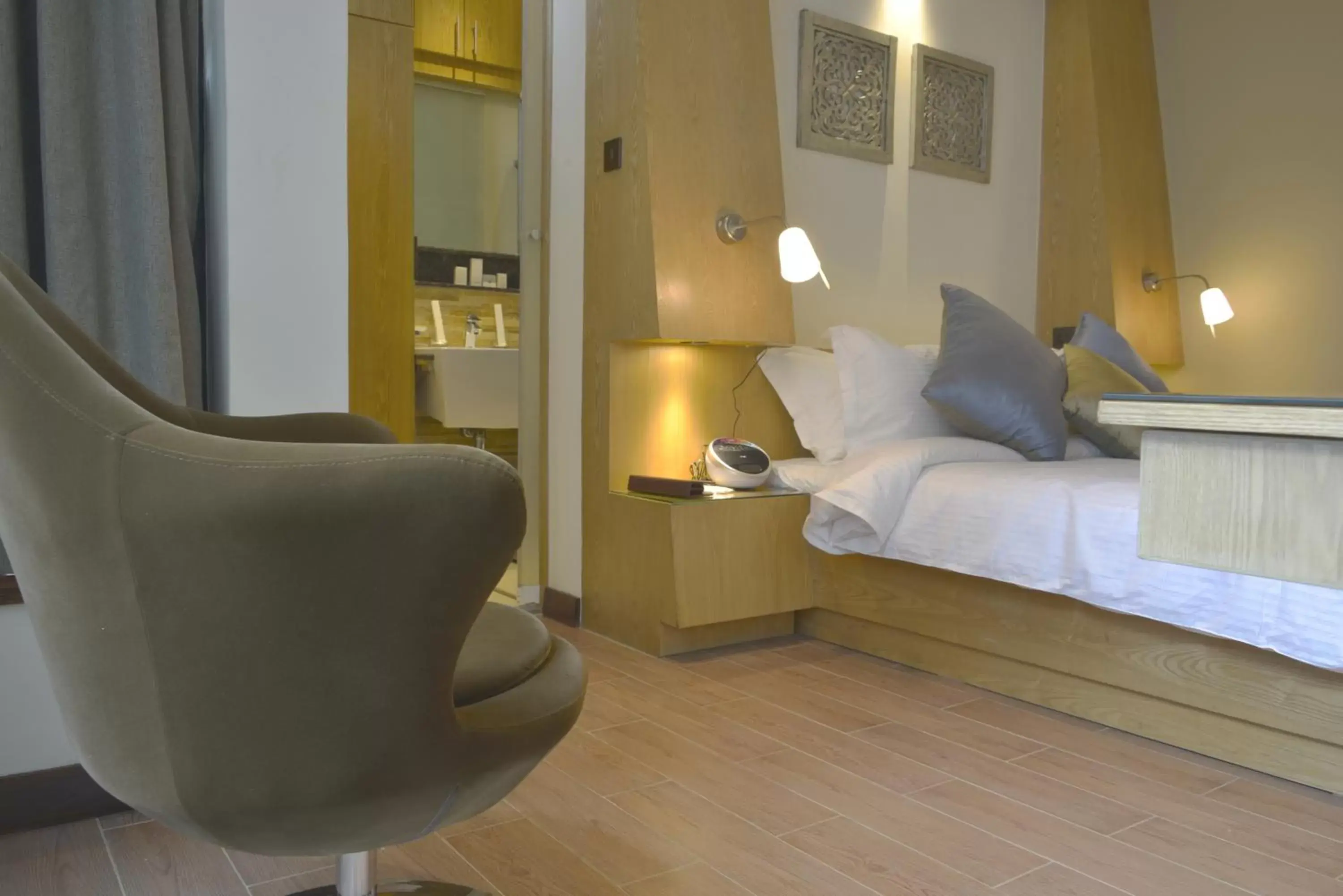 Standard Queen Room in La Maison Royale Standard Queen Room in La Maison Royale