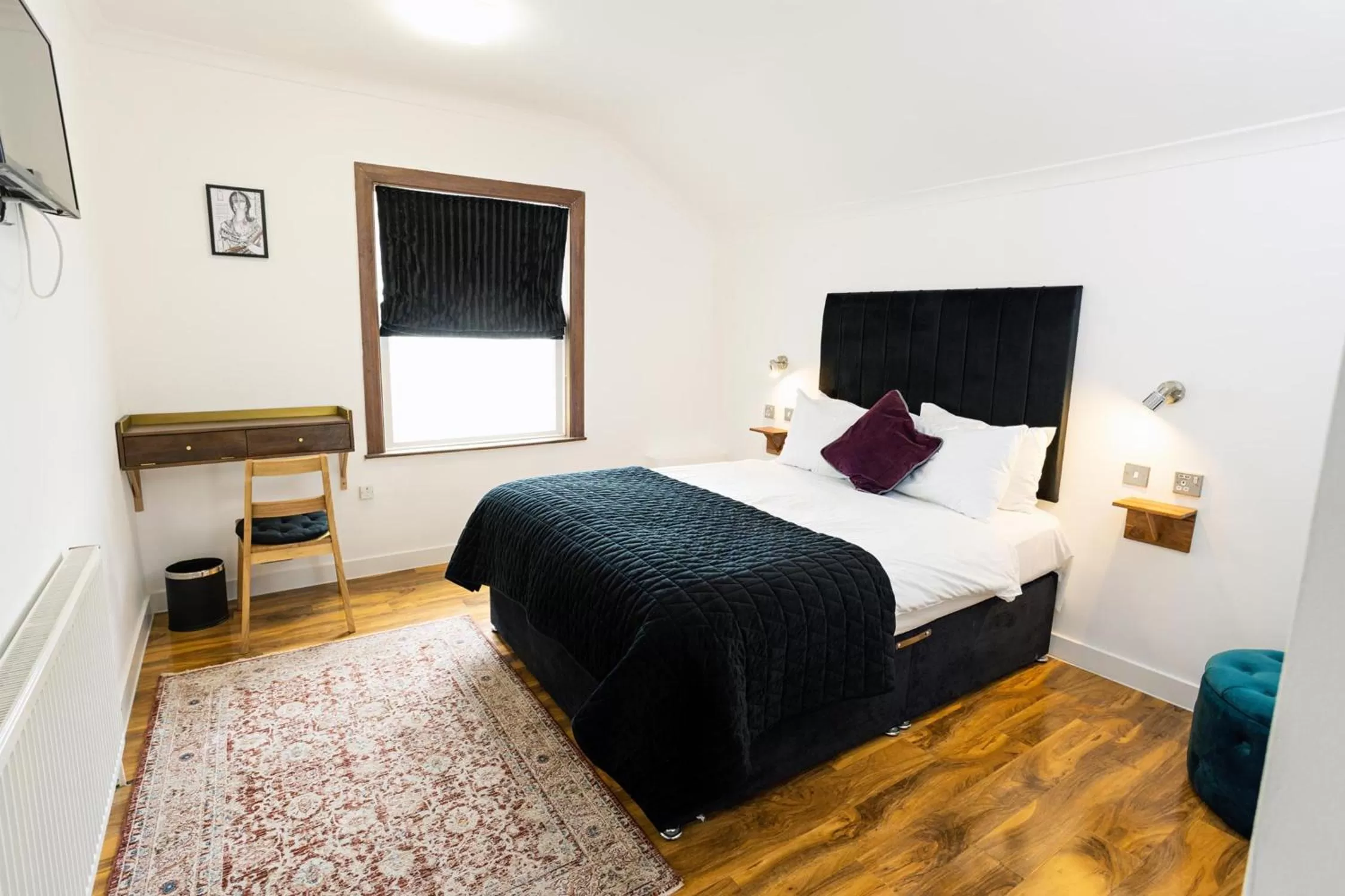 Bedroom in Cambridge House Hotel