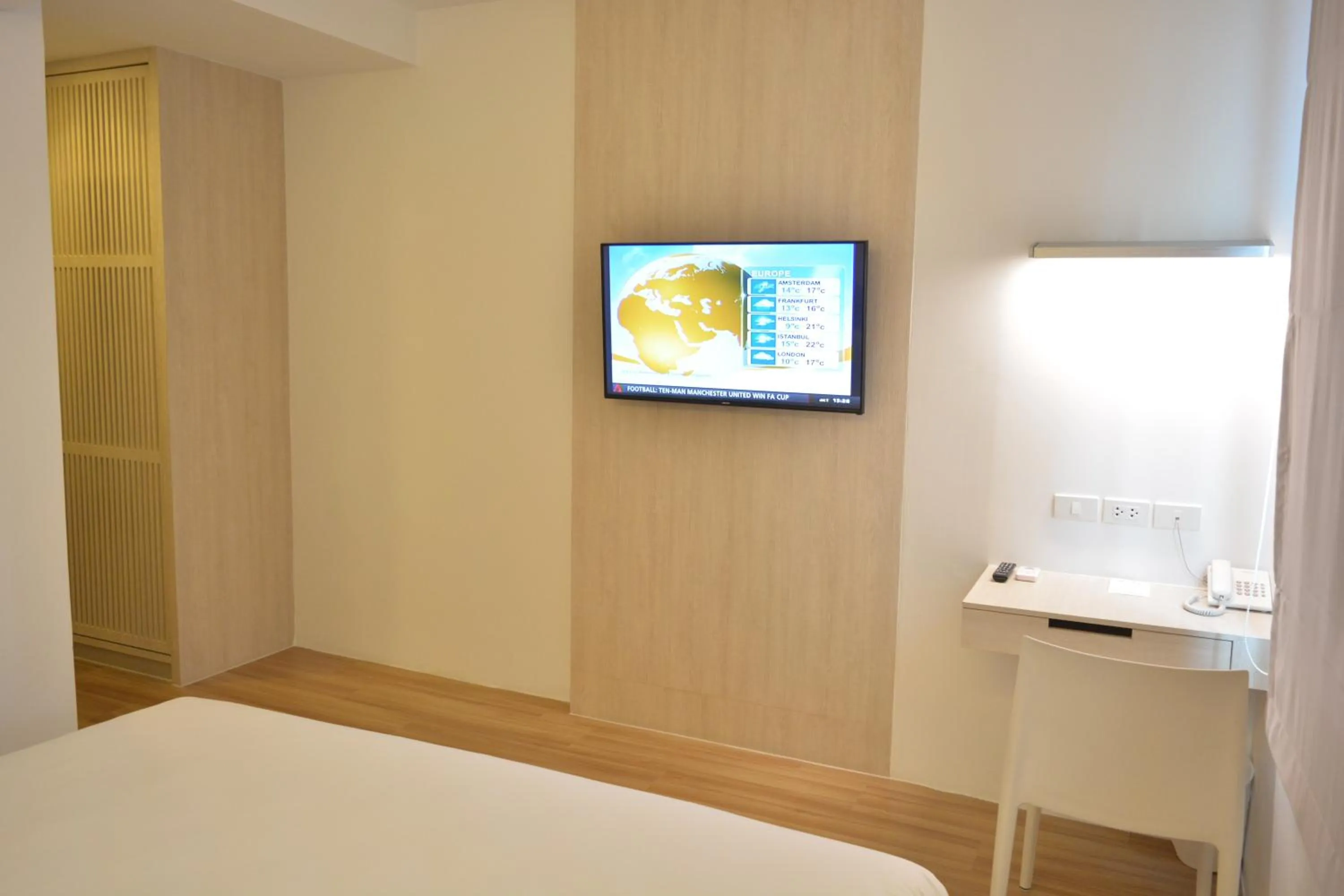 TV and multimedia, Bed in Rezt Bangkok