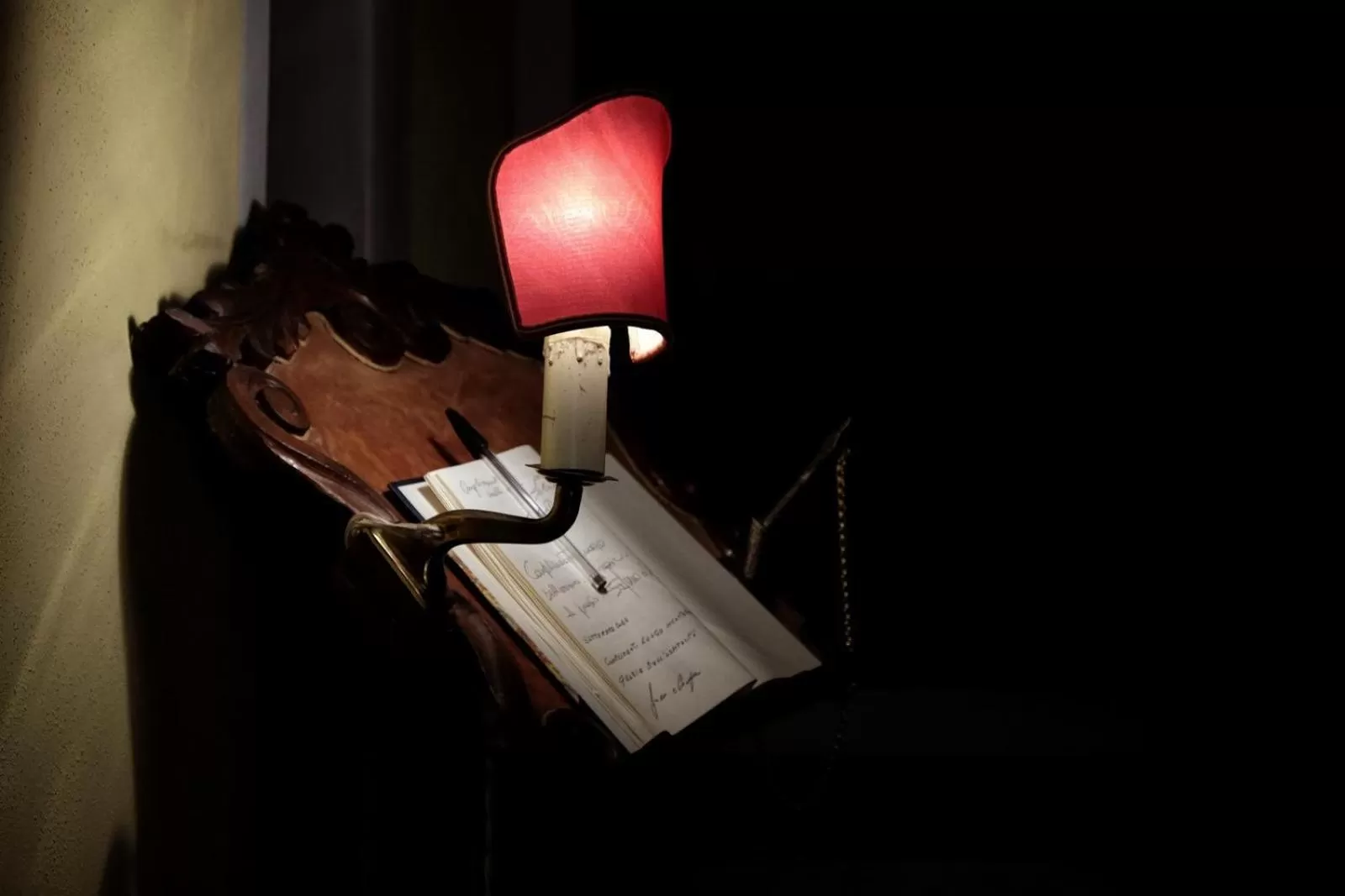 Decorative detail in TORRE GIARDINO SEGRETO B&B- Borgo Capitano Collection - Albergo diffuso