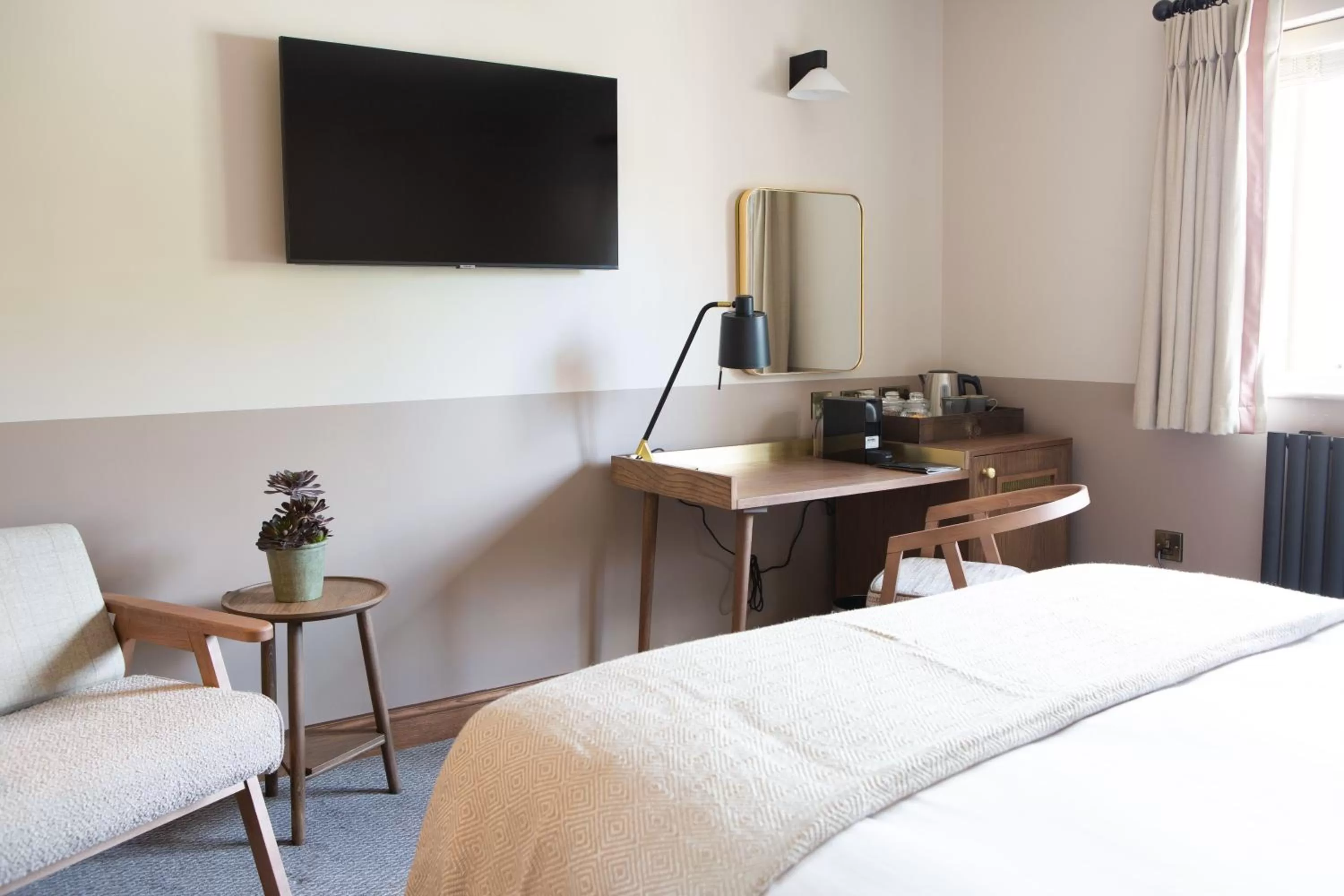 Seating area, Bed in The Tempest Arms