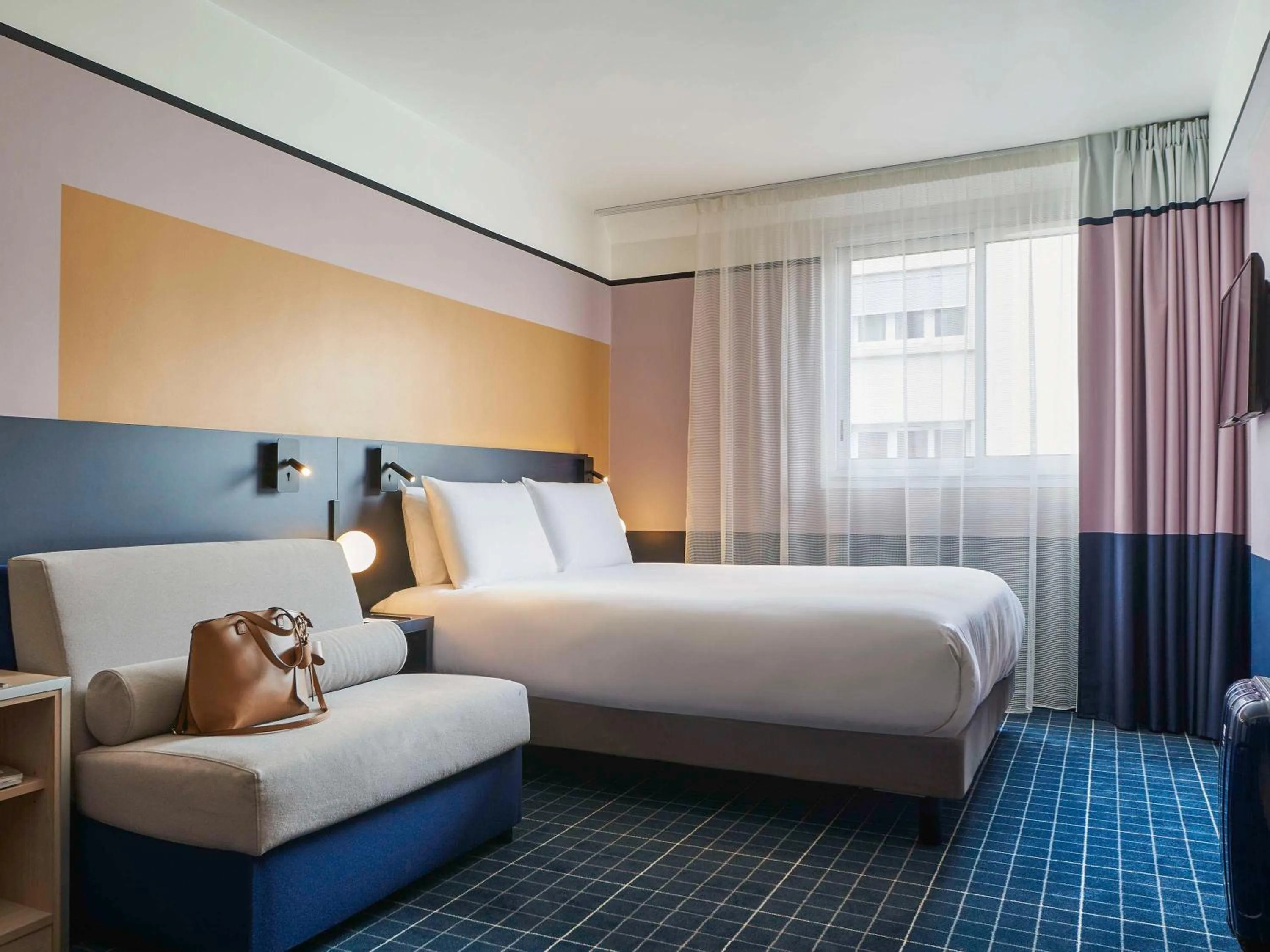 Superior Double Room with Sofa in Hotel Mercure Paris 15 Porte de Versailles