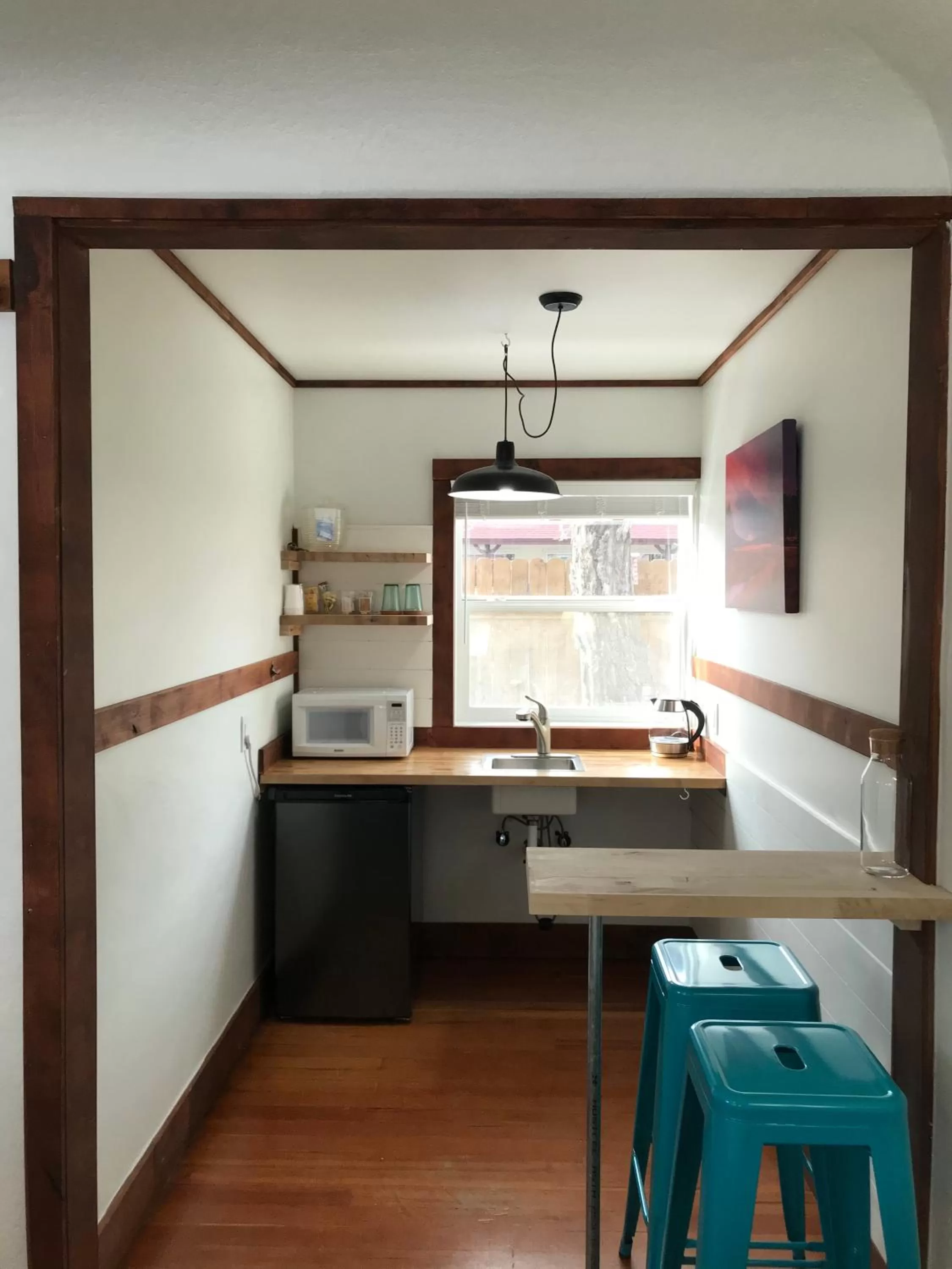 Kitchen or kitchenette in Left Coast Lodge - Pet Friendly