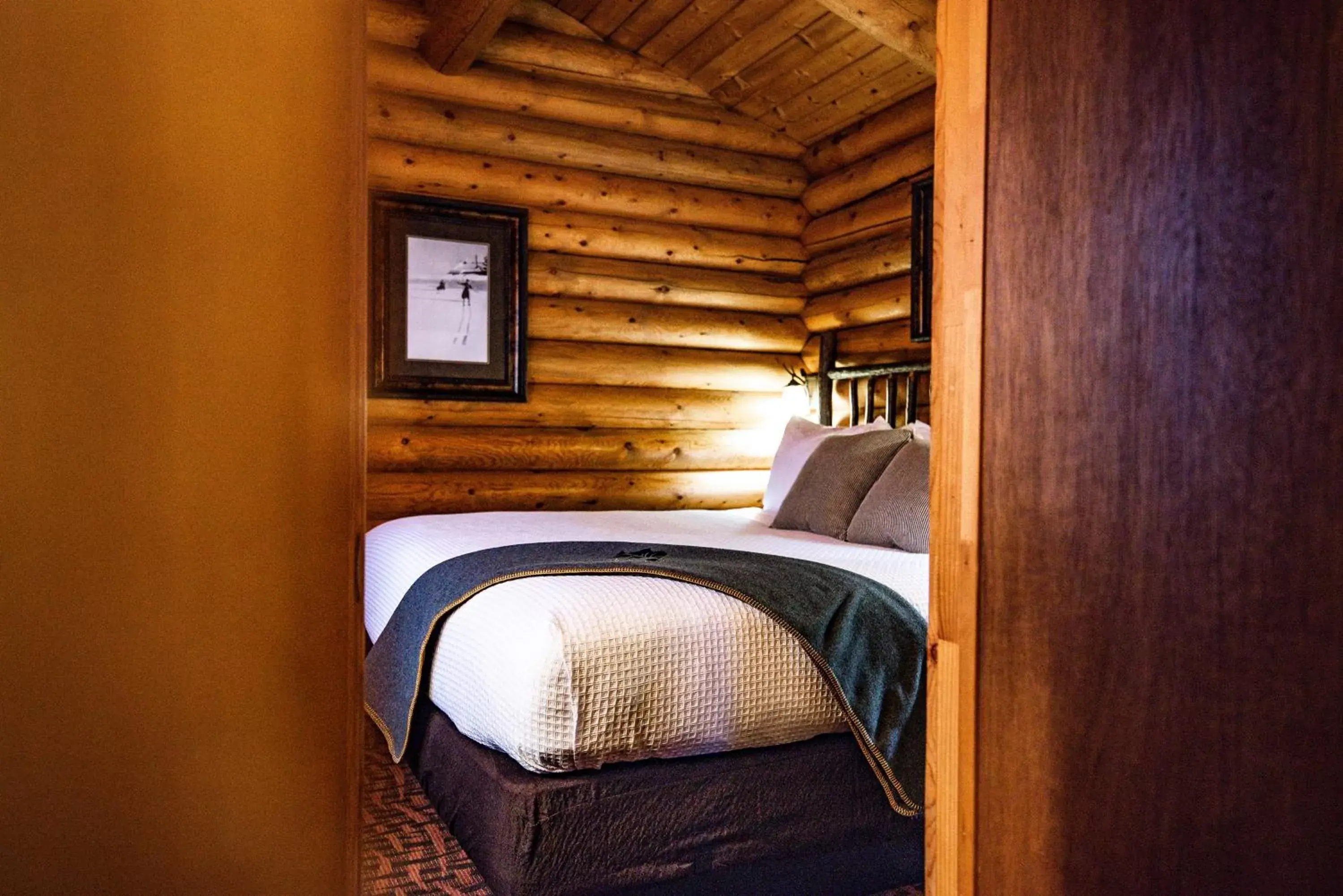 Deluxe King Room in Elk Country Inn Deluxe King Room in Elk Country Inn