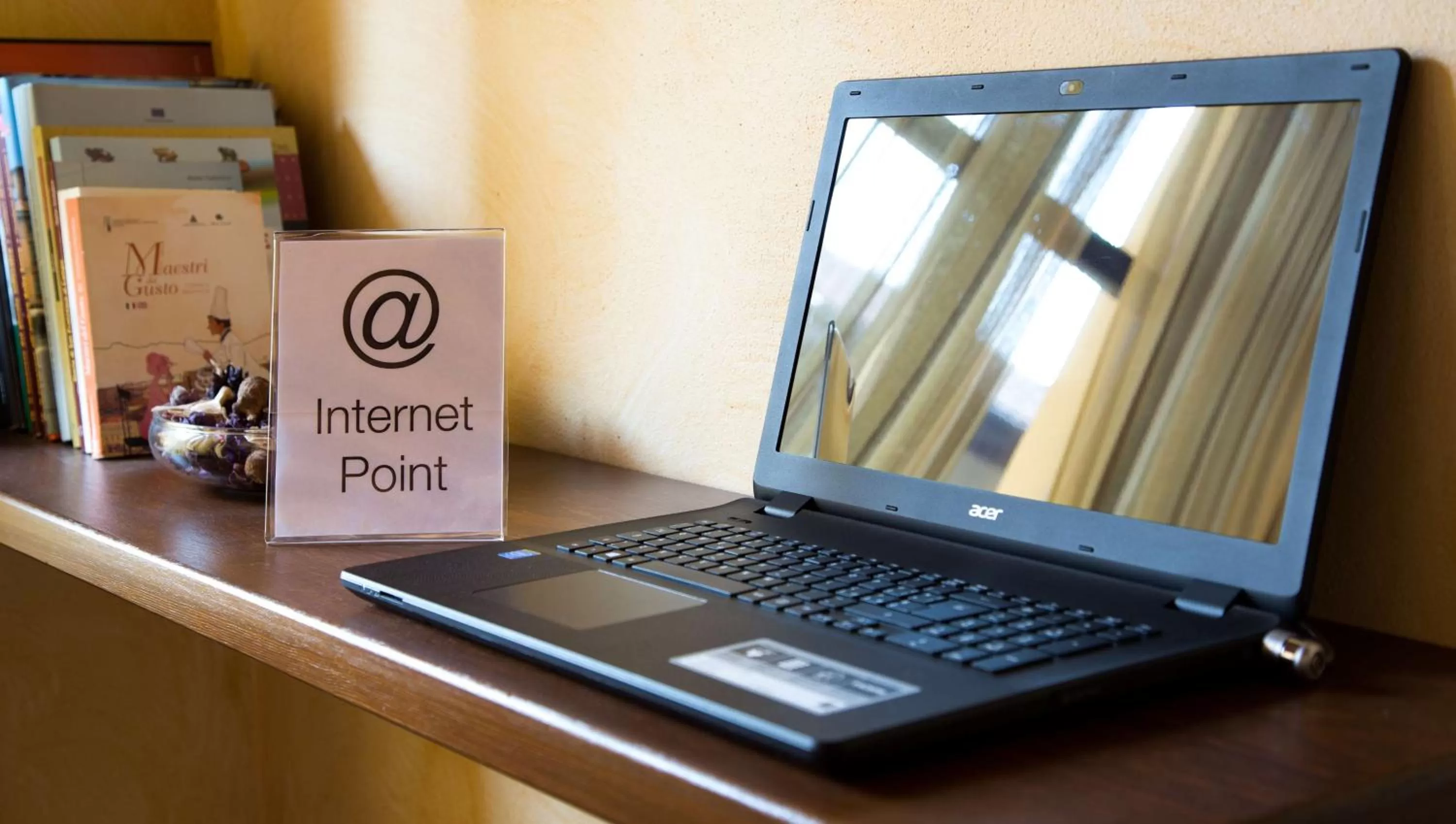 TV and multimedia in Best Western Plus Hotel Le Rondini