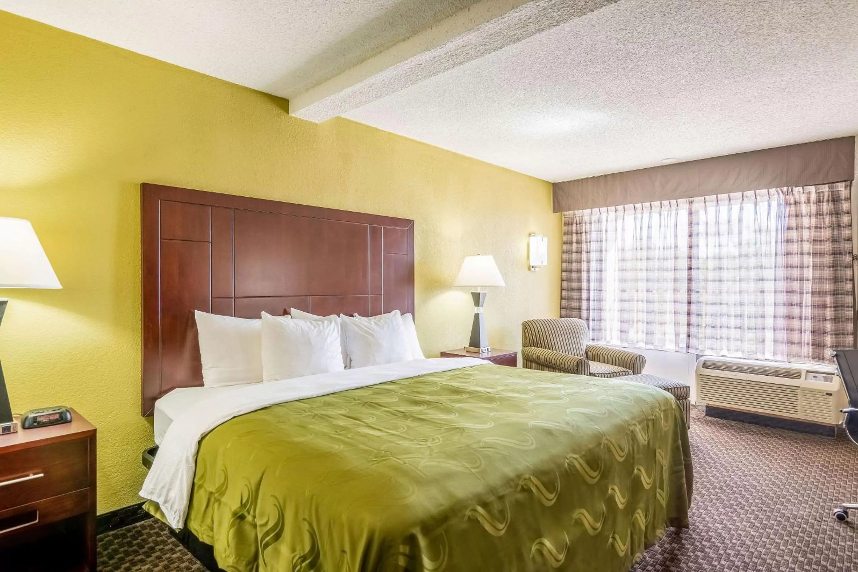 Photo of the whole room, Bed in Quality Inn Central