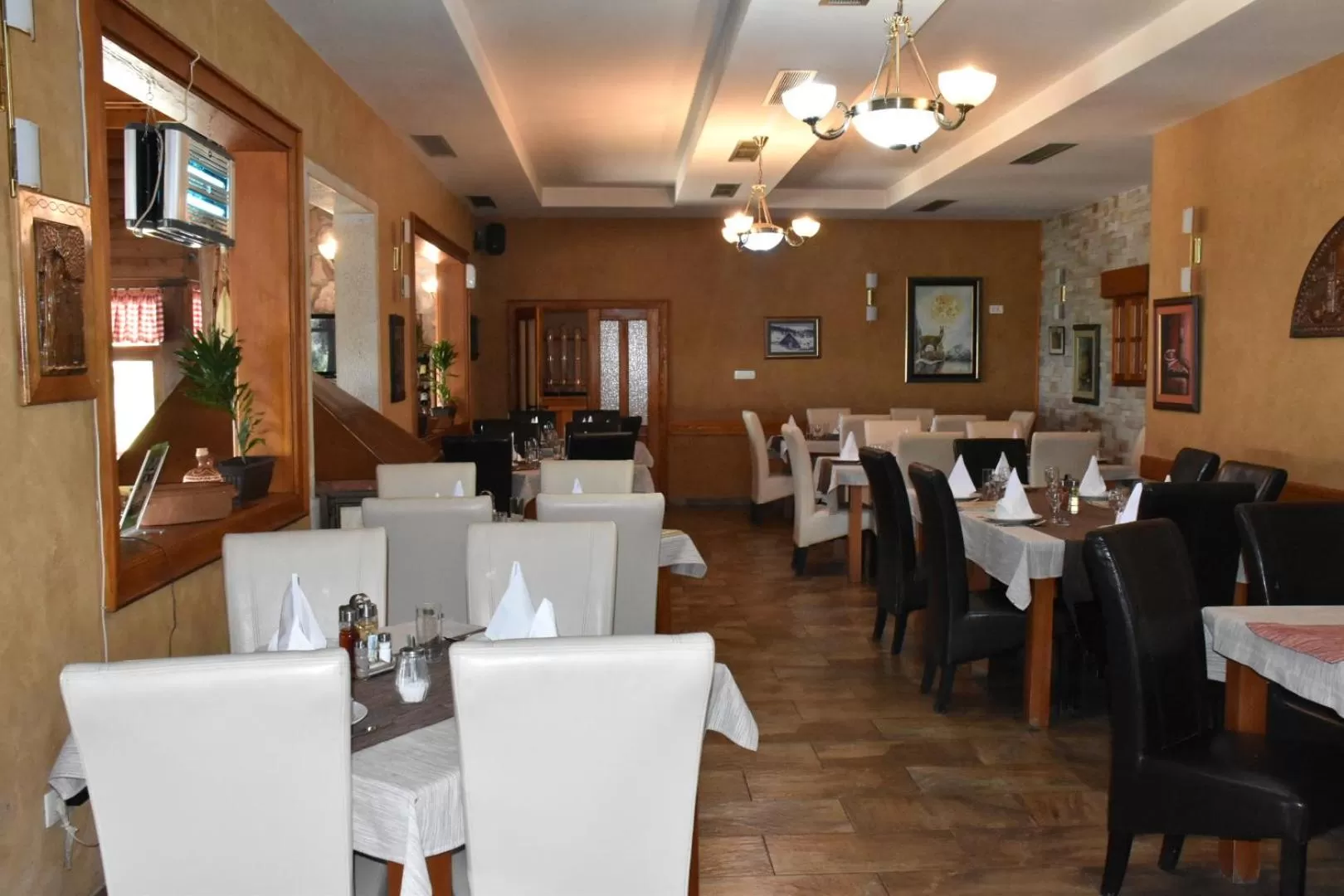 OSTROG Aparthotel KOLIBA-VLASTNIŠTVO MANASTIRA OSTROG