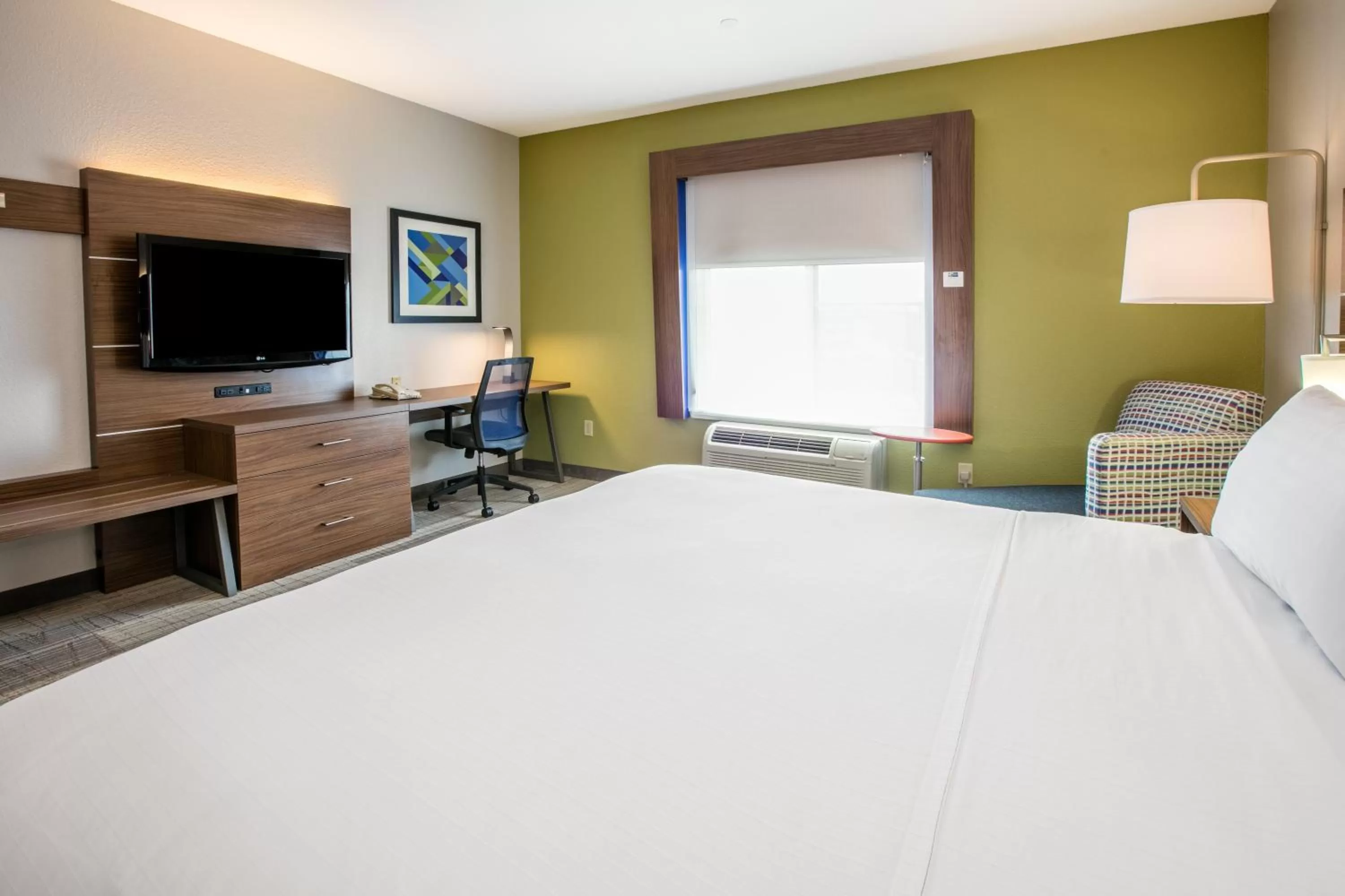 Photo of the whole room, Bed in Holiday Inn Express Hotel & Suites Dallas - Grand Prairie I-20 by IHG