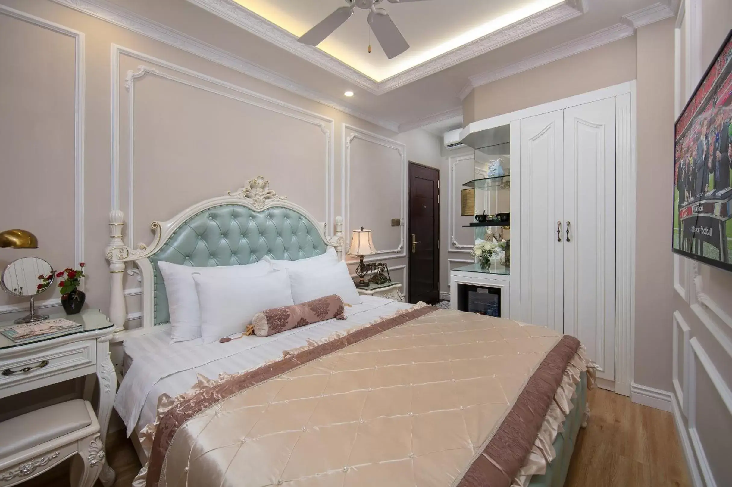 Superior Double or Twin Room in Royal Holiday Hanoi Hotel Superior Double or Twin Room in Royal Holiday Hanoi Hotel