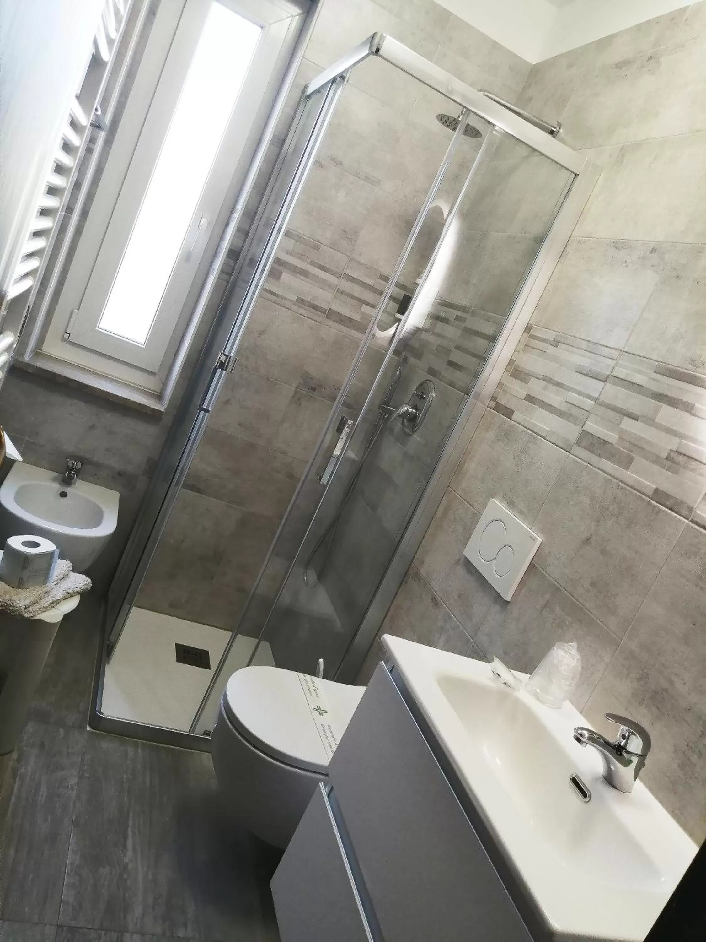 Shower in Hotel Siros