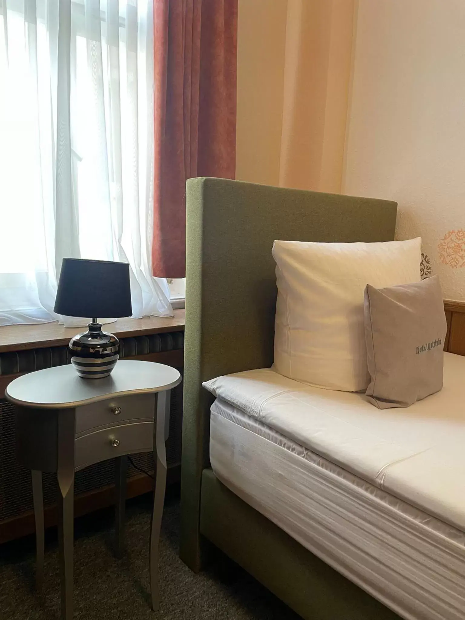 Single Room with Private Bathroom - single occupancy in Hotel Garni Ratstube Single Room with Private Bathroom - single occupancy in Hotel Garni Ratstube