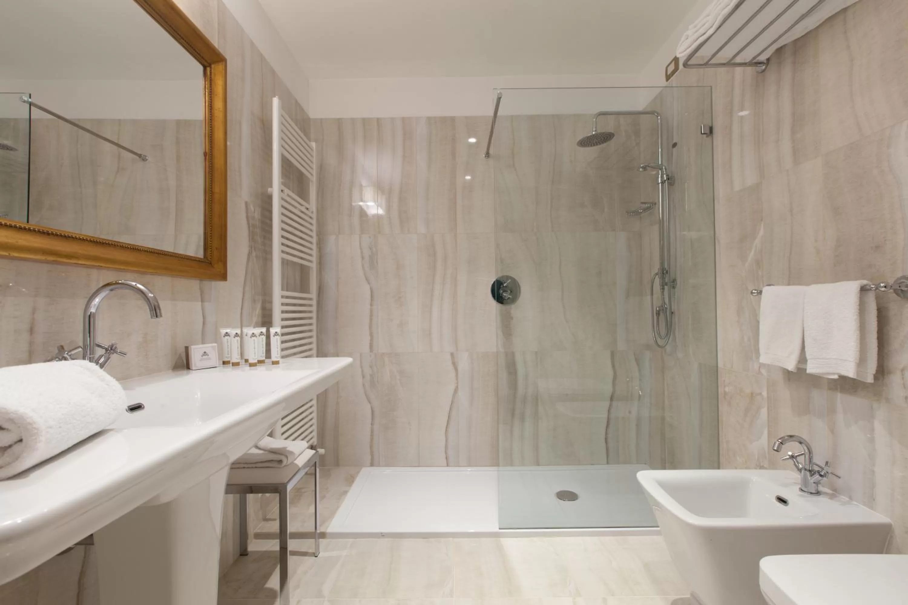 Shower in Grand Hotel Salsomaggiore