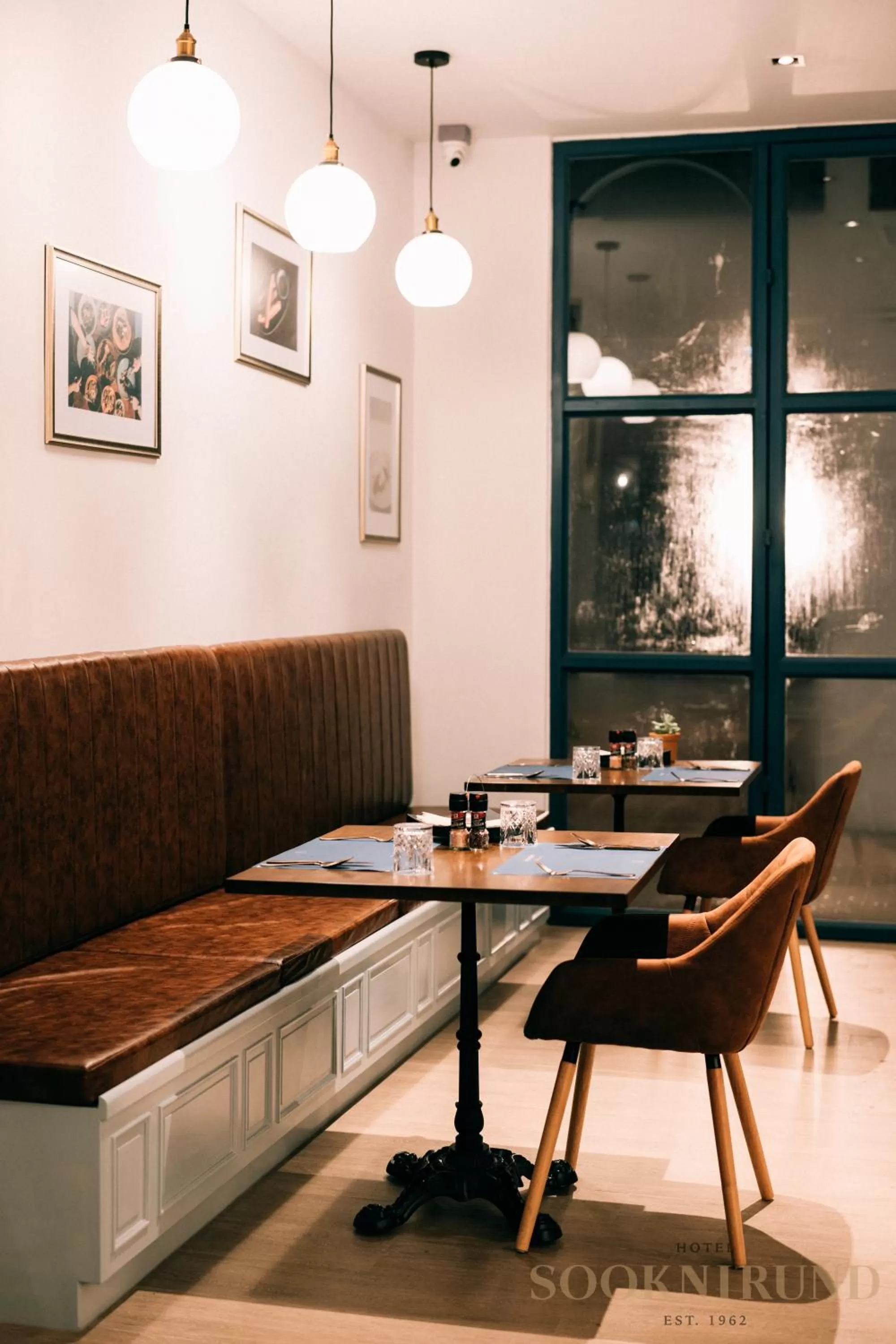 Restaurant/places to eat in SOOKNIRUND HOTEL