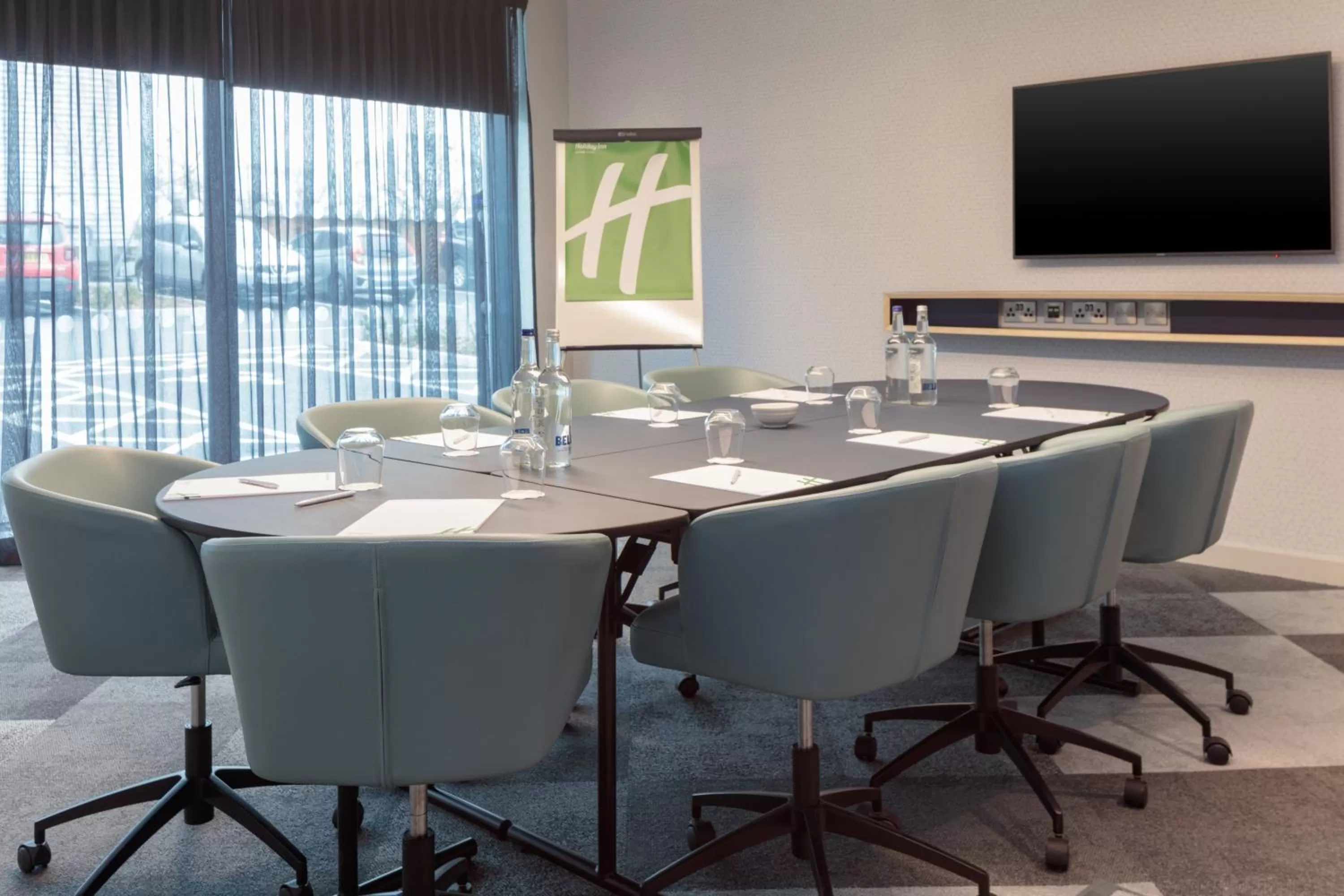 TV and multimedia in Holiday Inn London Heathrow - Bath Road by IHG