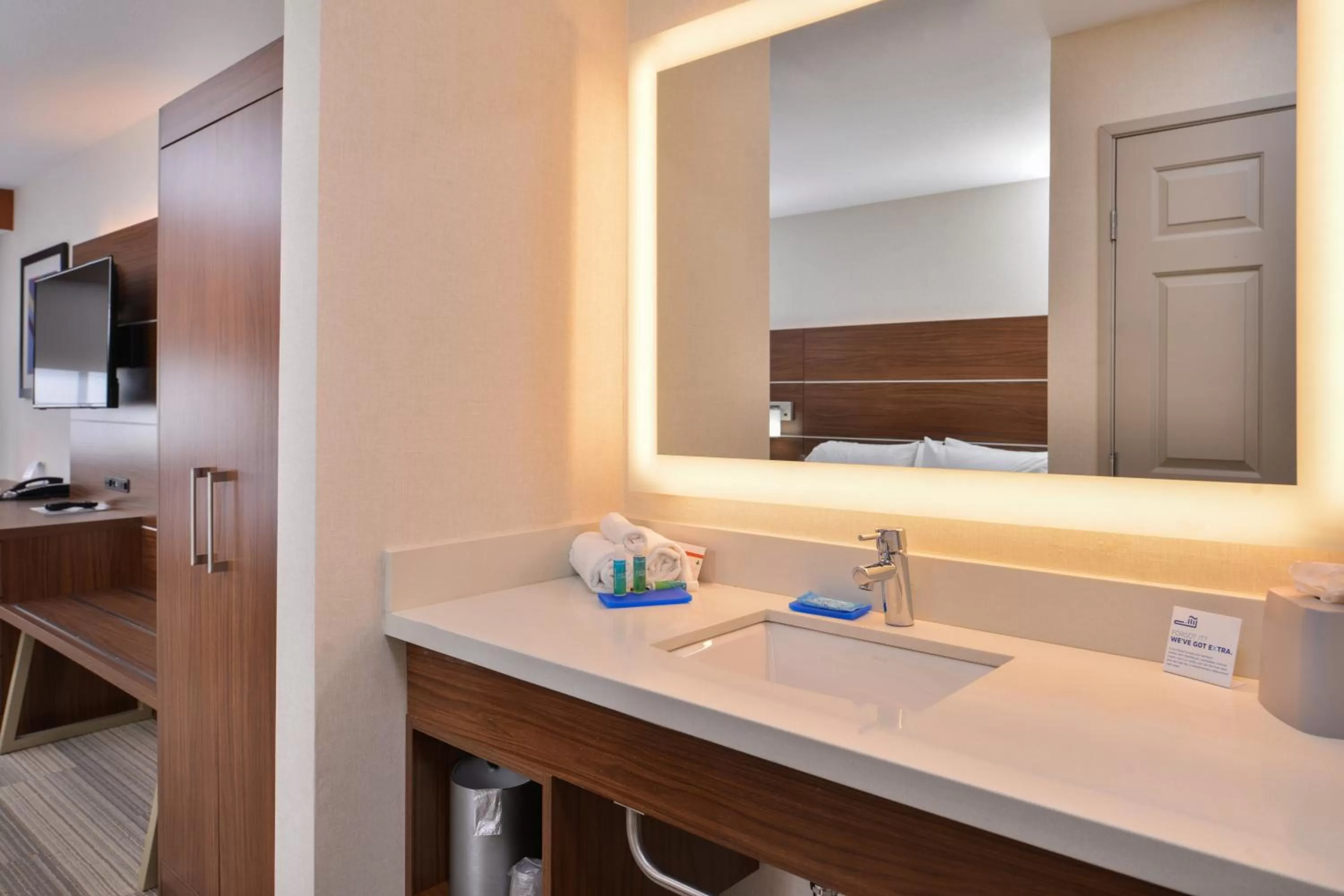 Photo of the whole room in Holiday Inn Express Westley by IHG