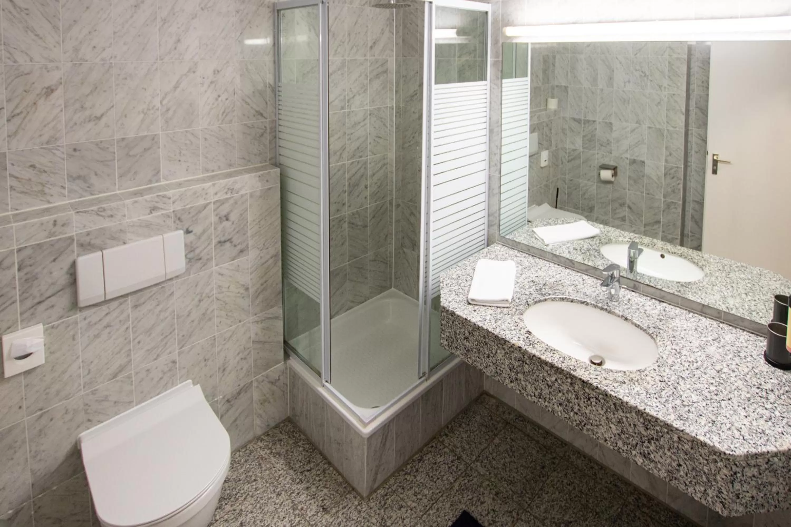 Shower in El Capitan nähe Movie Park