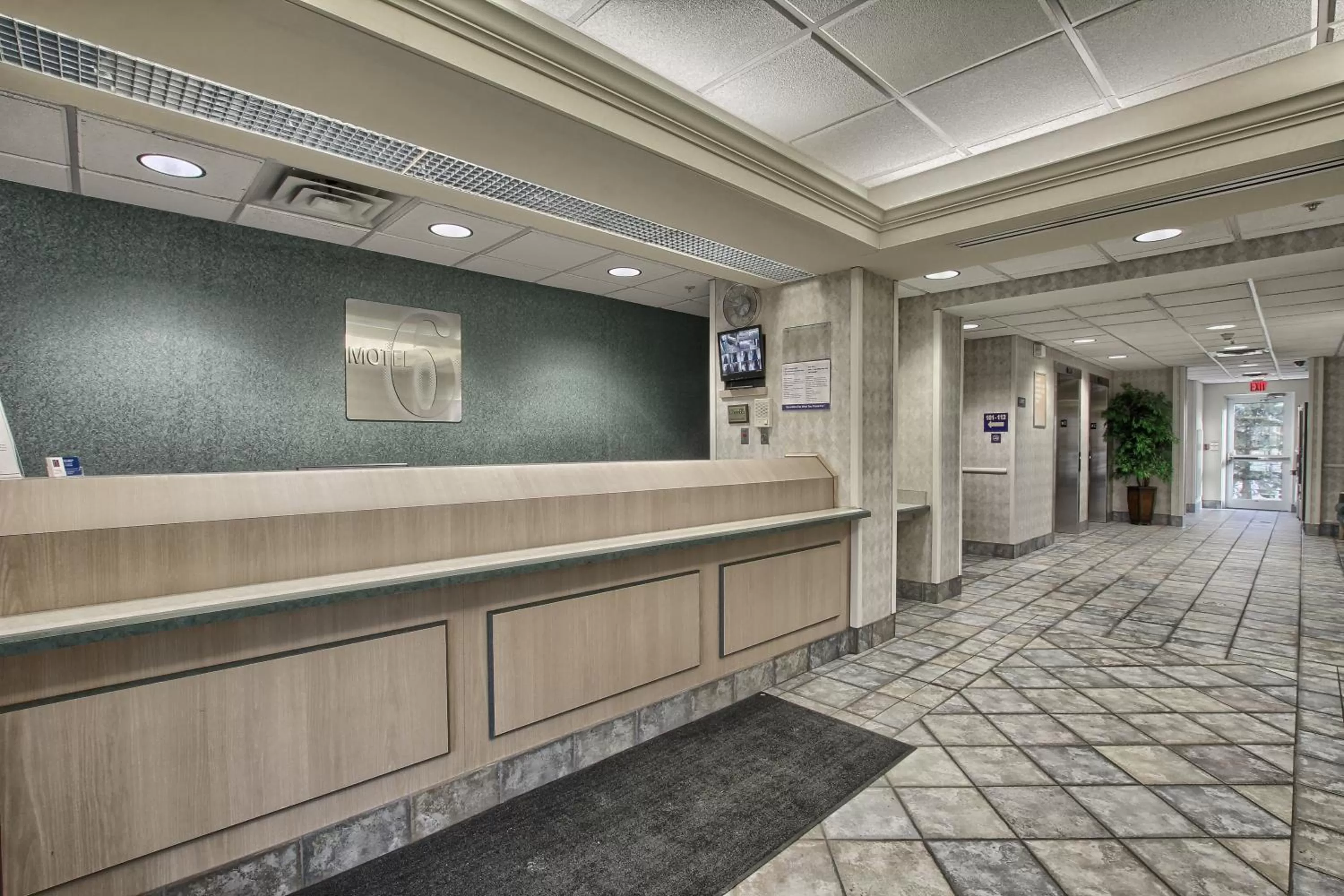 Lobby or reception in Motel 6-London, ON - Ontario
