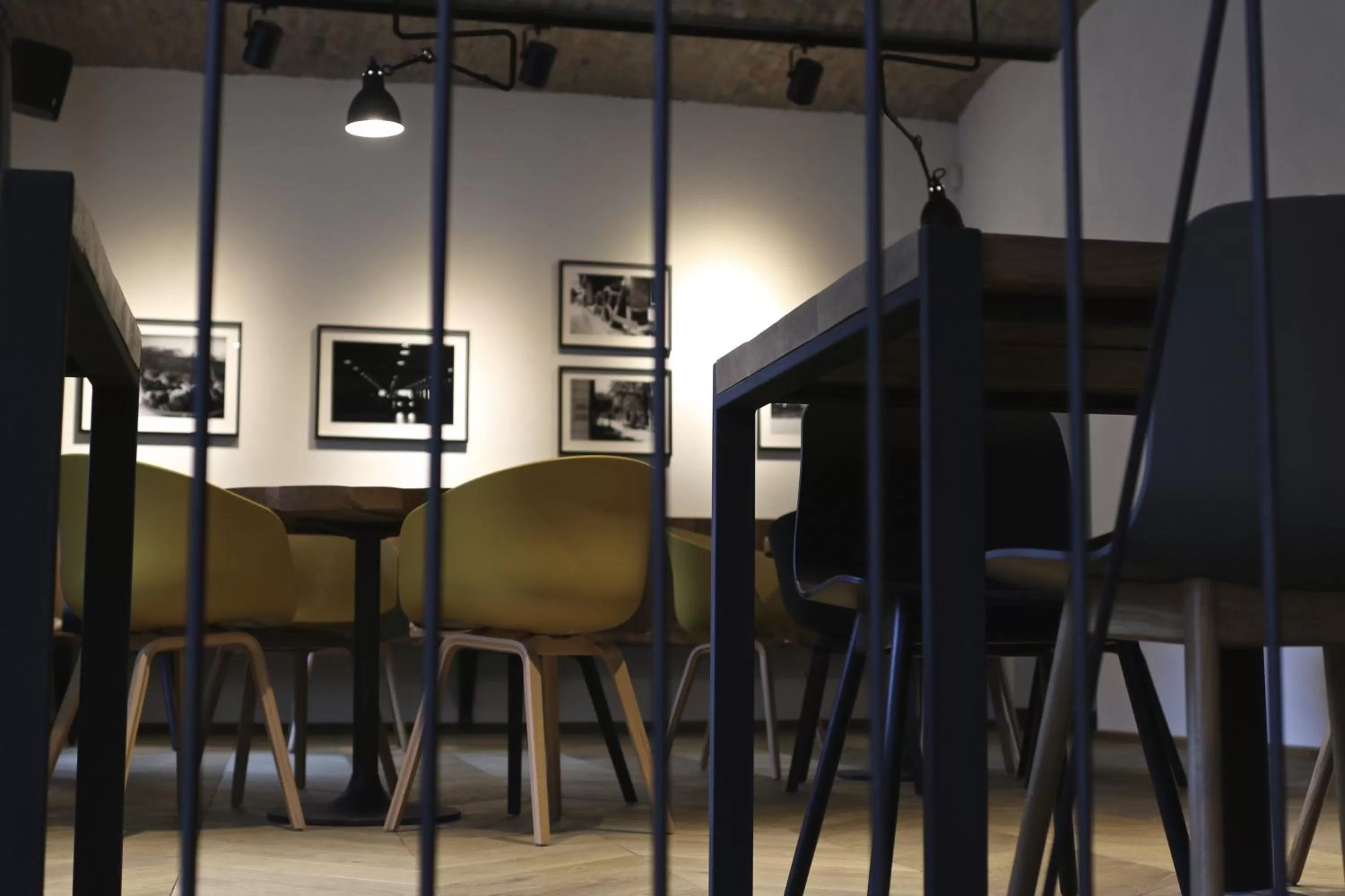 Restaurant/places to eat in Hotel city.city