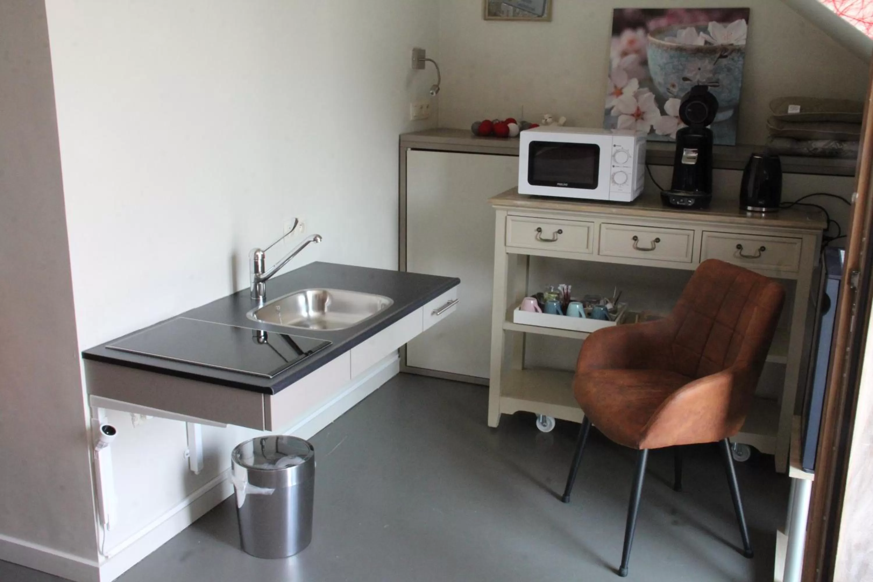 Coffee/tea facilities, Kitchen/Kitchenette in B&B Altijd Genieten