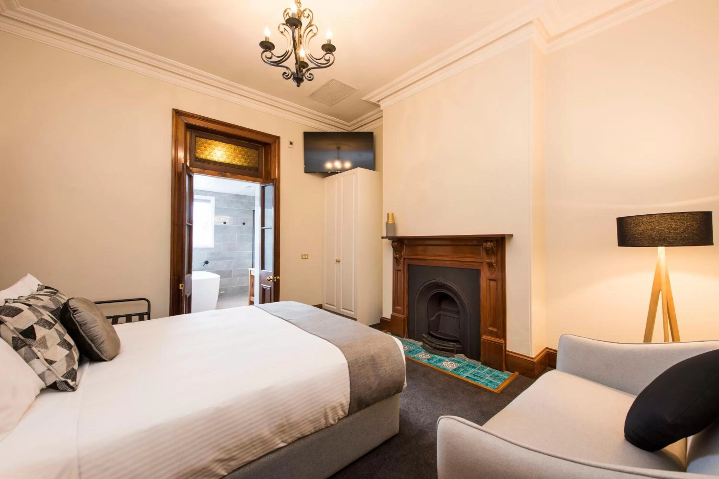 Photo of the whole room, Bed in The Parkview Hotel Mudgee