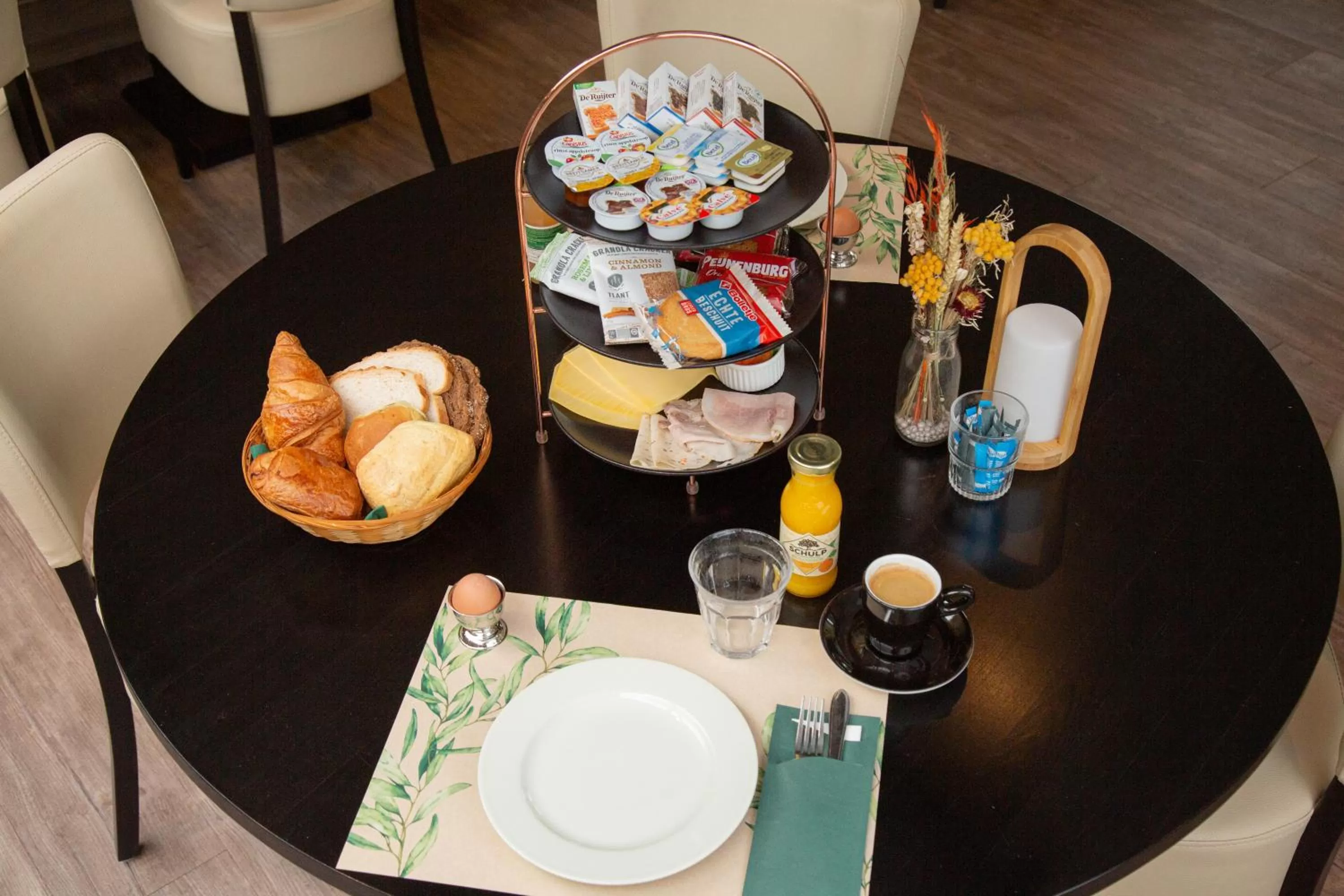 Breakfast in 50|50 Hotel Belmont