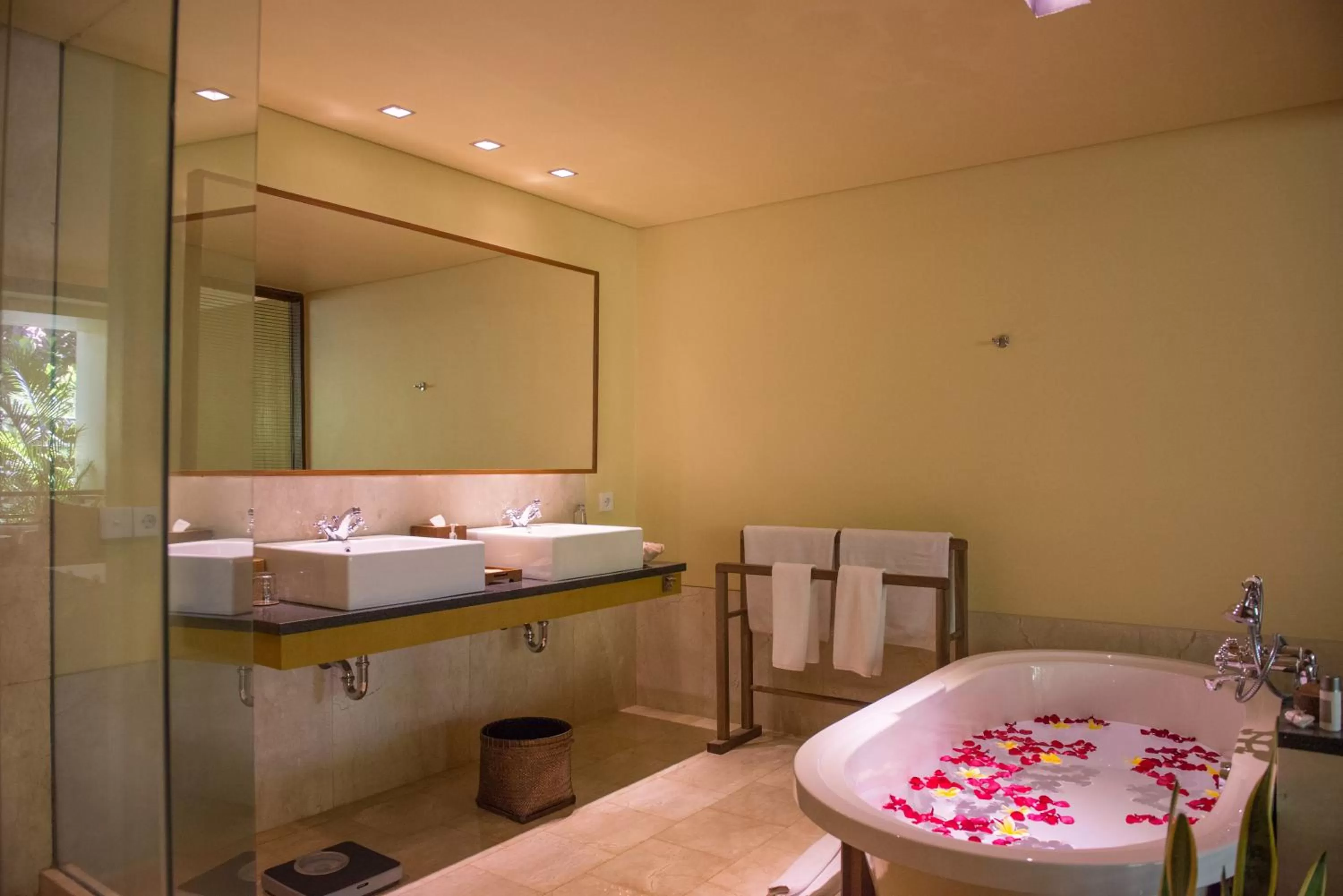 Shower in Komaneka at Rasa Sayang Ubud