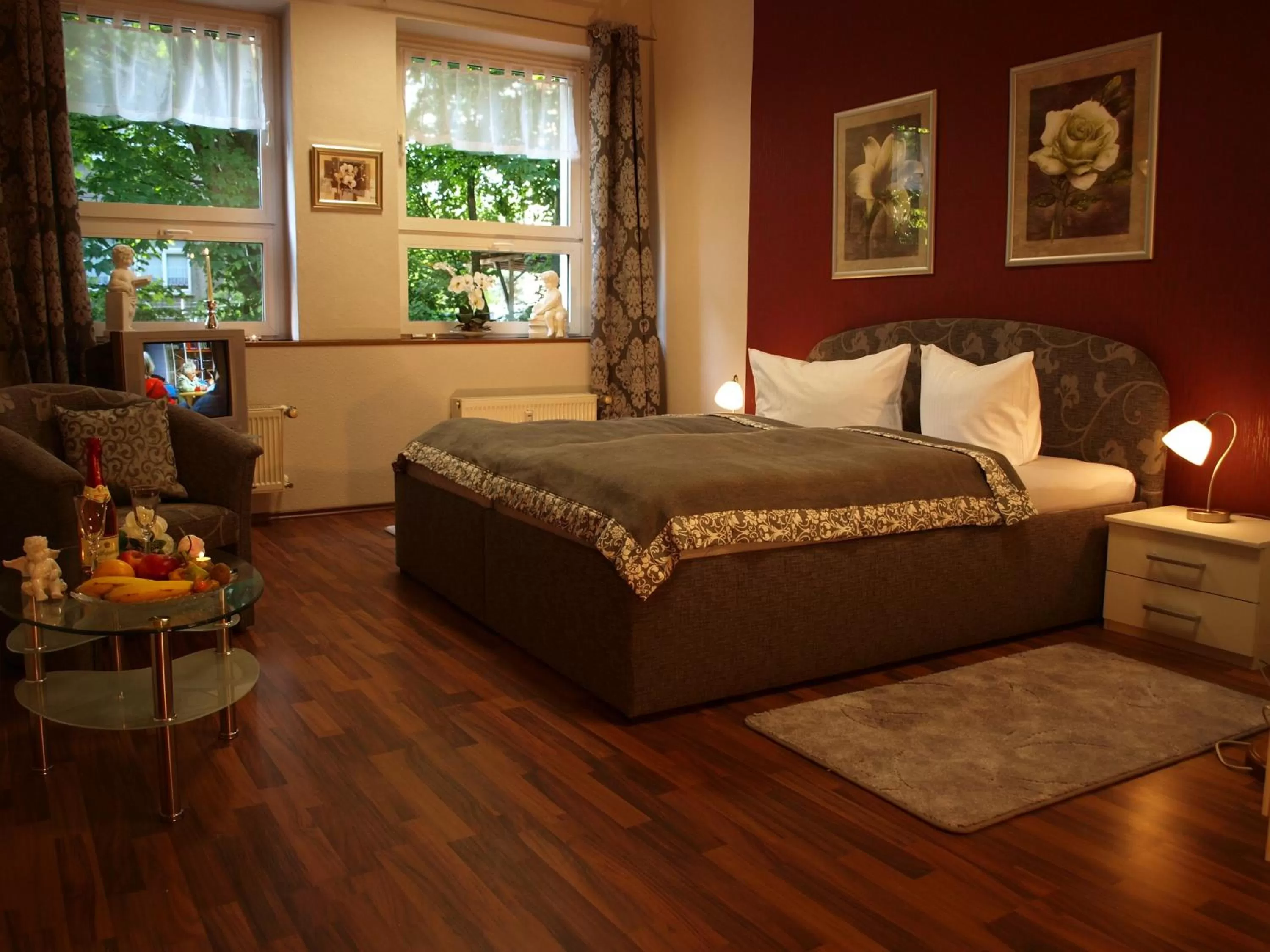 Photo of the whole room, Bed in Hotel am Schützenberg