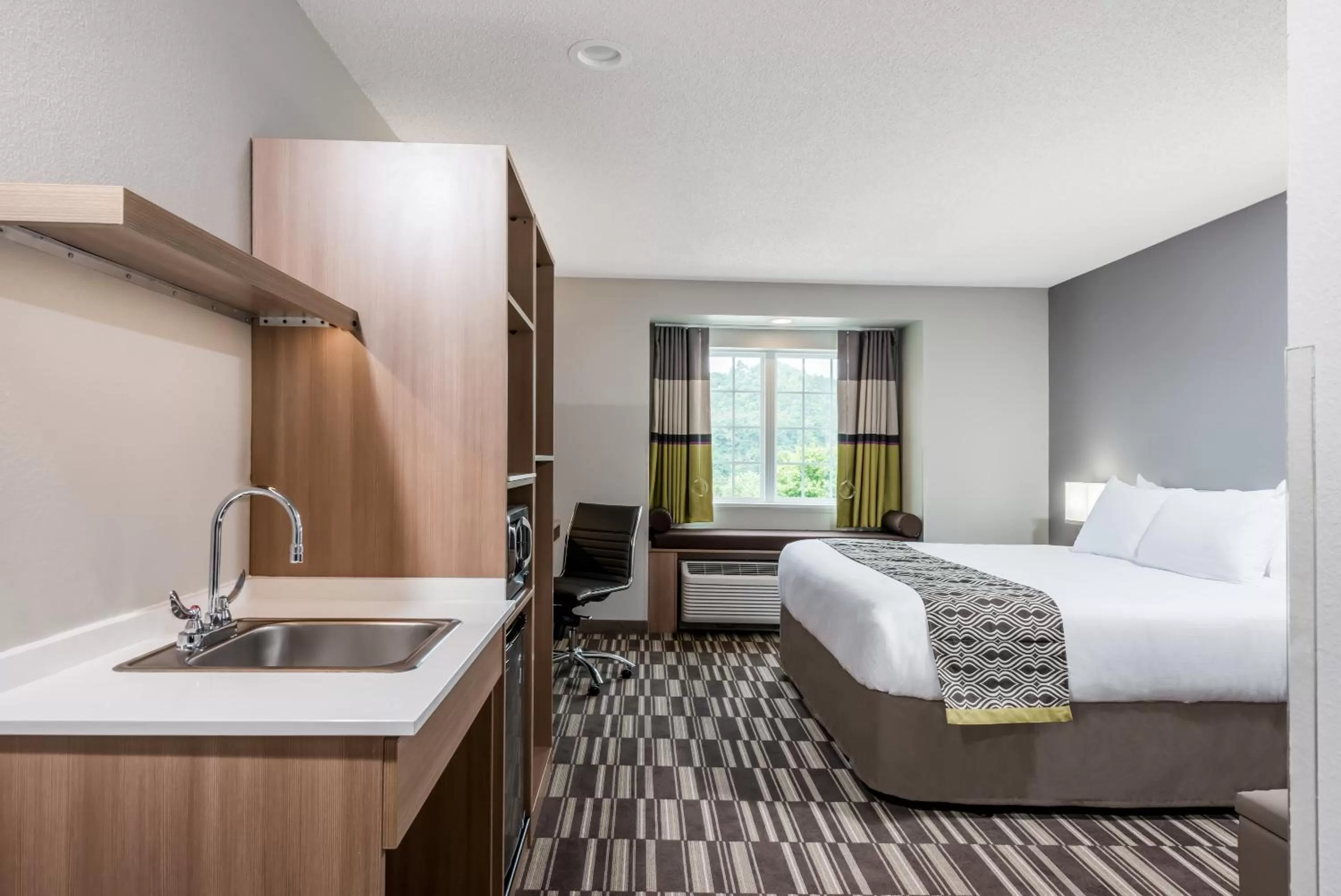 Shower, Bed in Microtel Inn & Suites by Wyndham New Martinsville