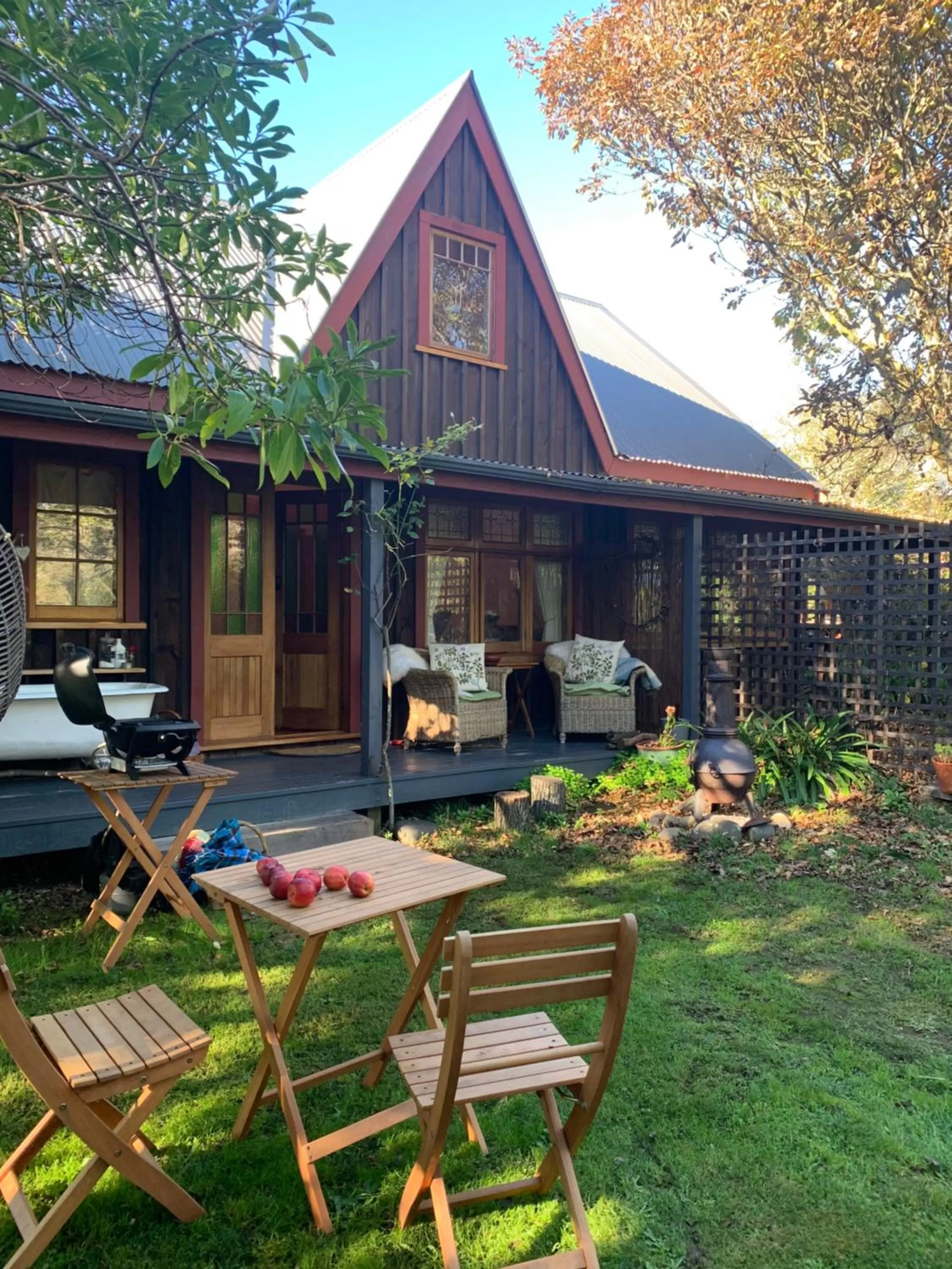 Property Building in Quail Farm, Colonial charm