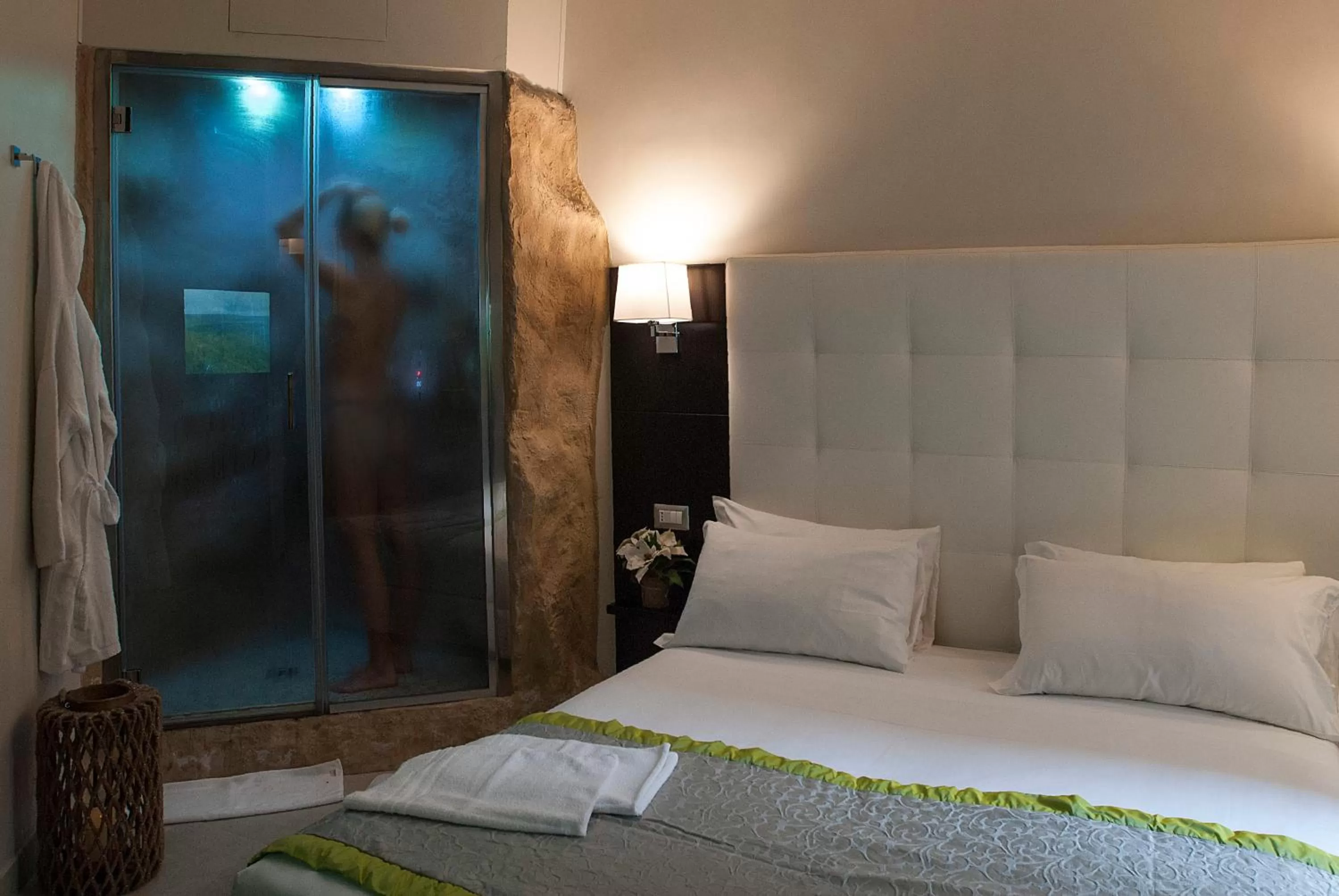 Shower, Bed in Roman Holidays Boutique Hotel