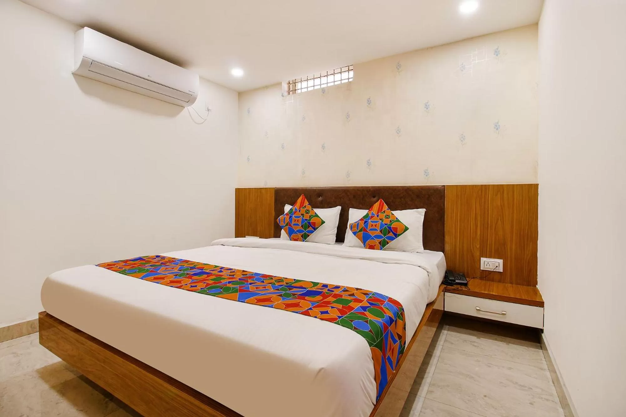 Photo of the whole room, Bed in FabHotel Silkroute Palace