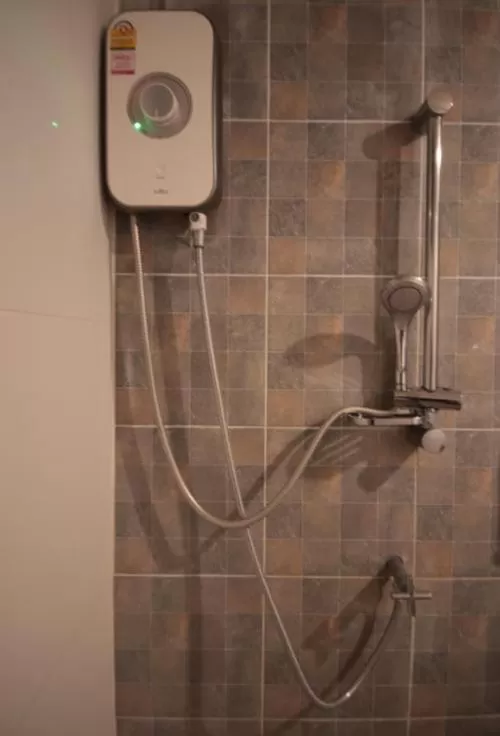 Shower in The Morning mini house aonang - 1500 meters from the beach