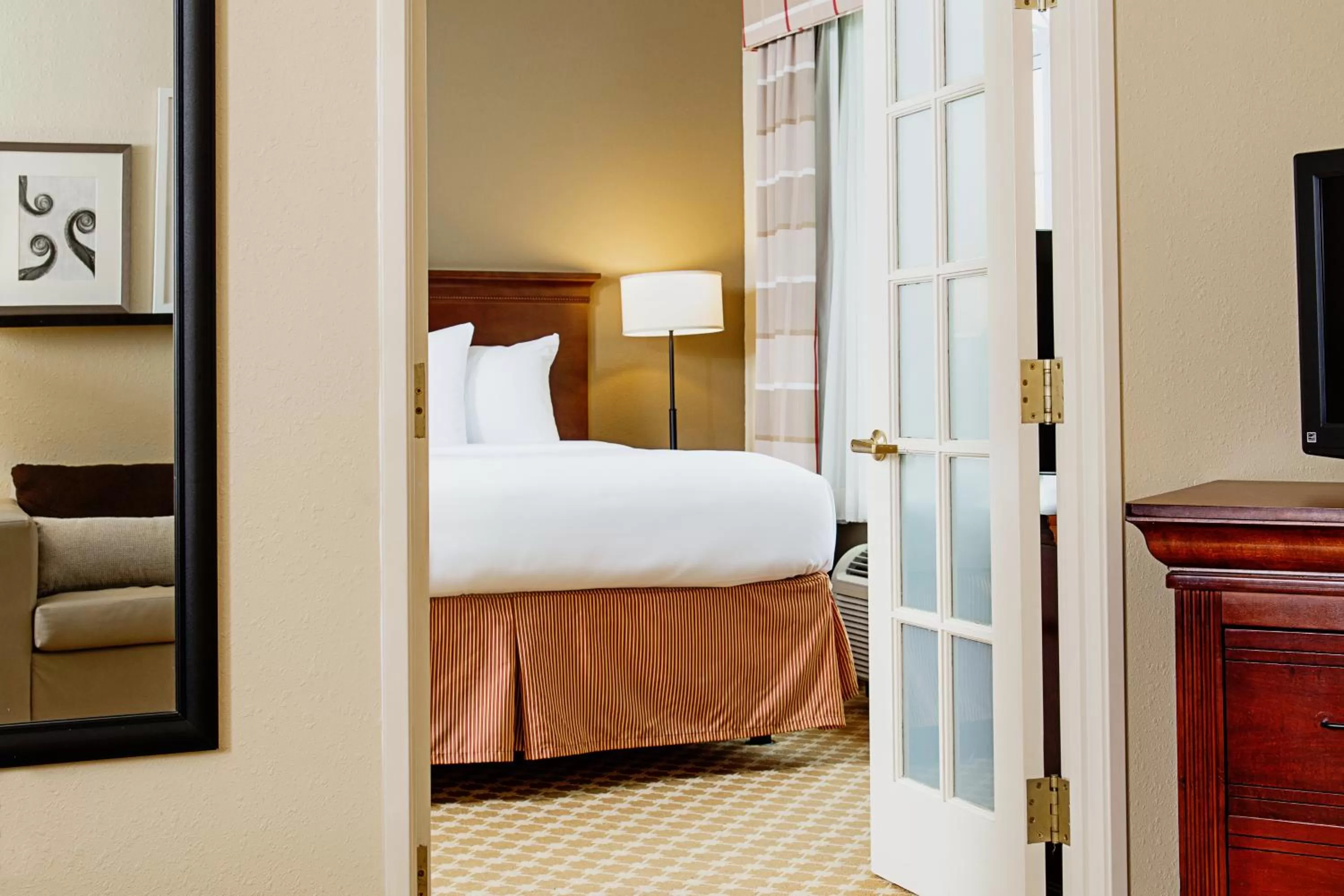 Bed in Country Inn & Suites by Radisson, Milwaukee West Brookfield , WI