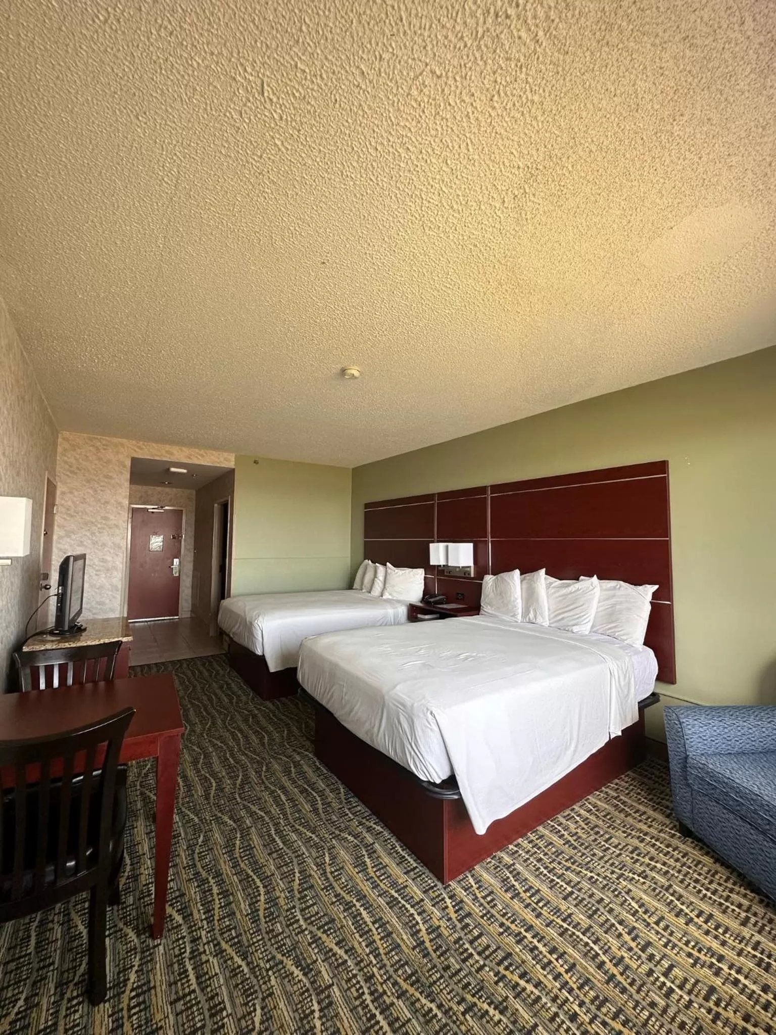 Bedroom in The Breakers Resort Inn