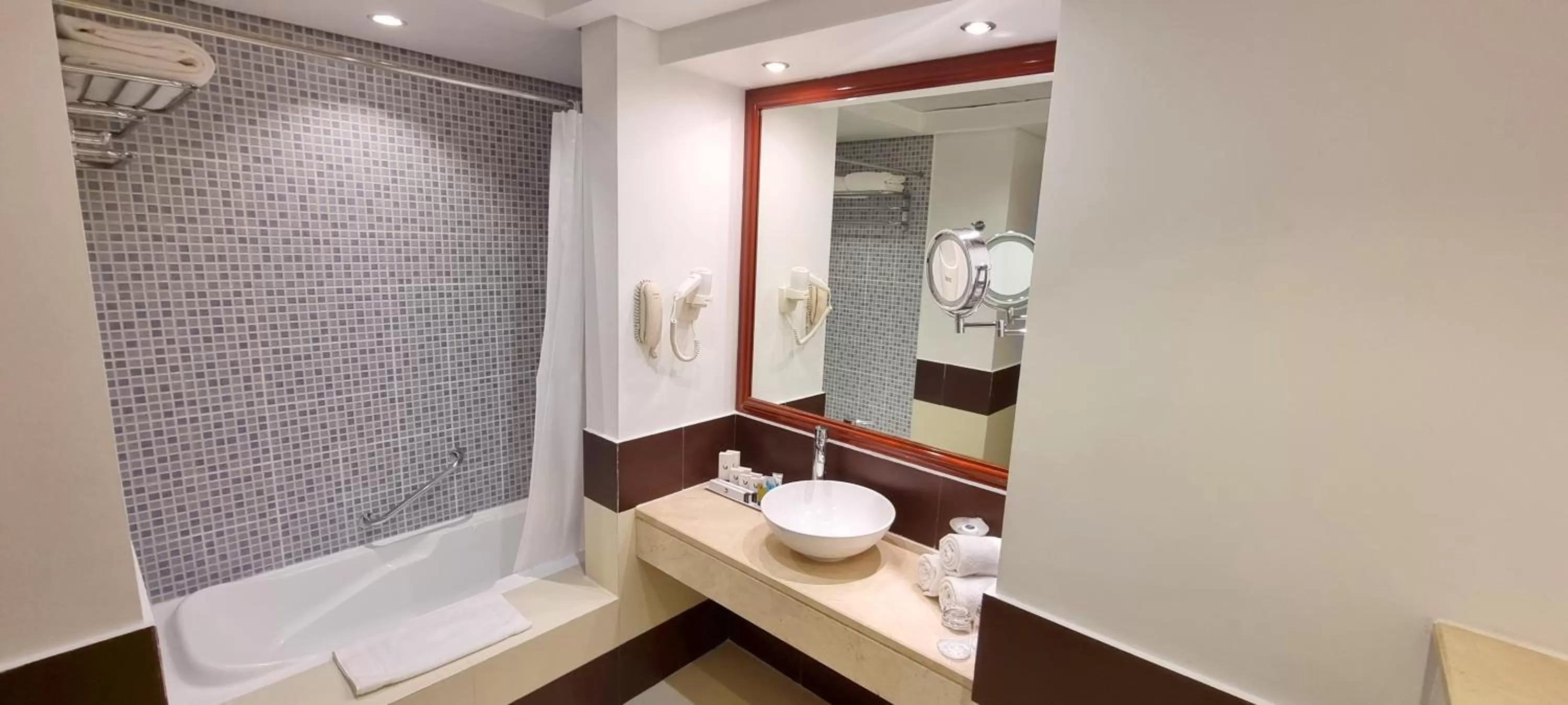 Executive One Bedroom Suite - Complimentary Transfer to Bluewater Island and JBR in MD Hotel By Gewan