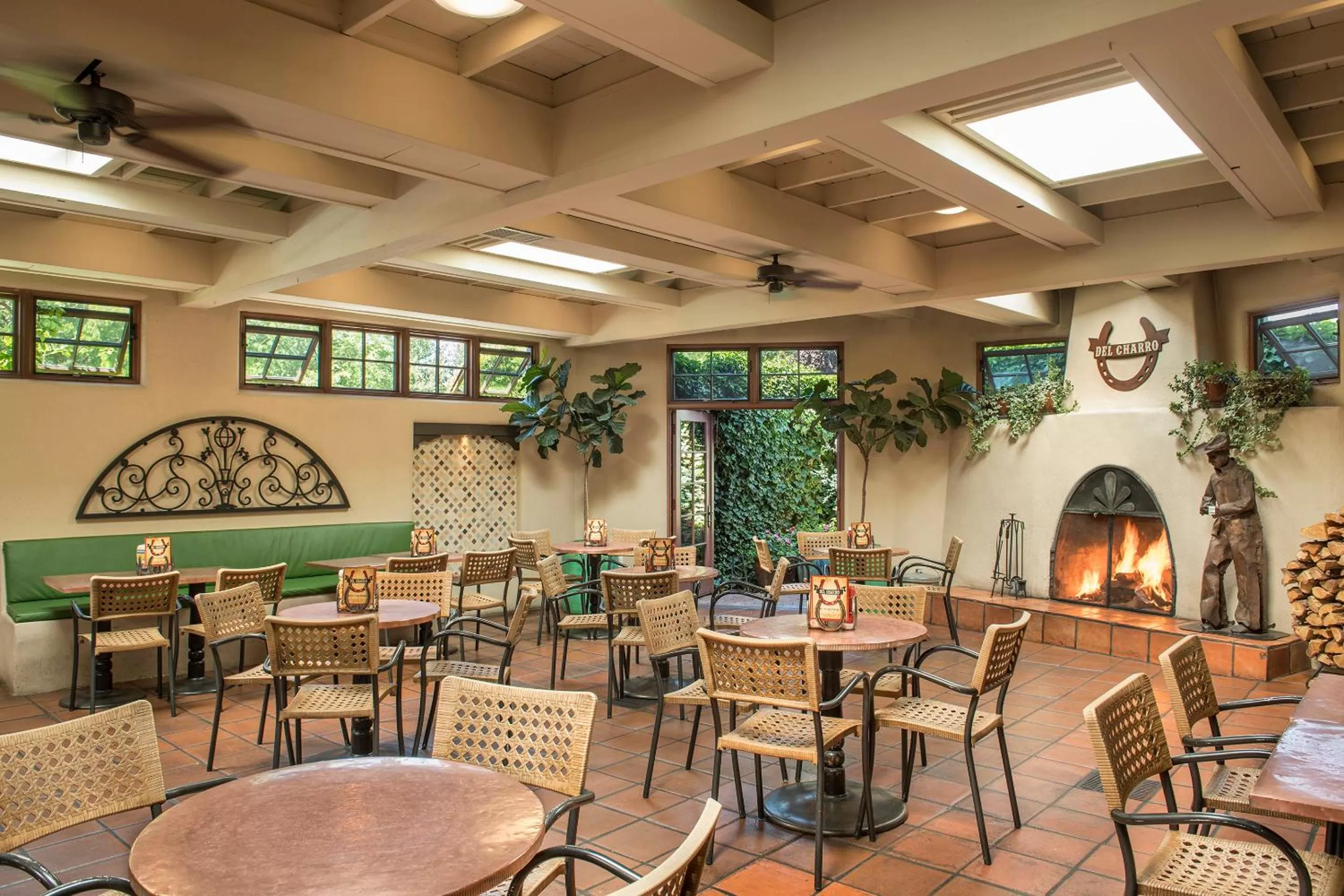 Restaurant/places to eat in Inn of the Governors