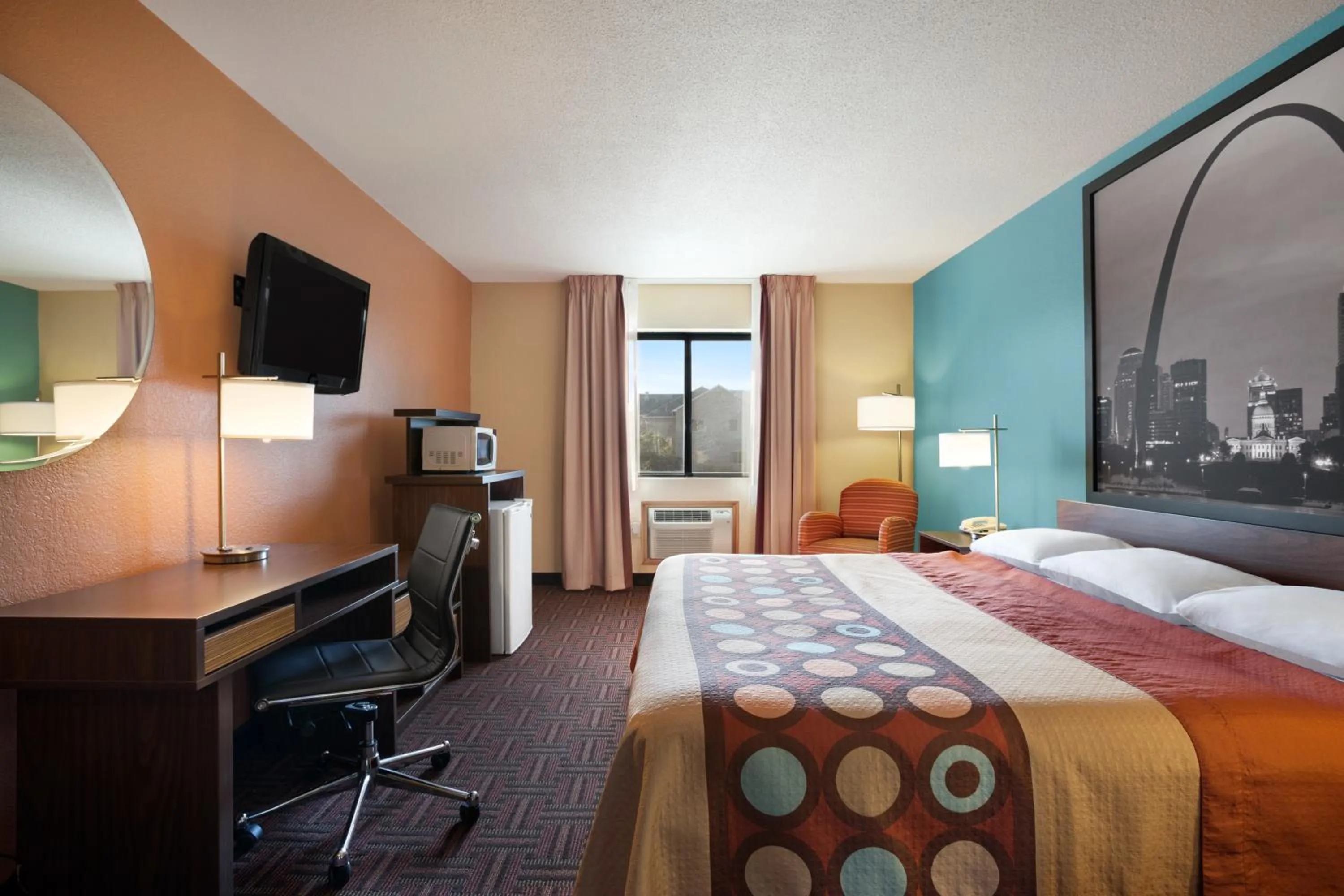 Photo of the whole room, Bed in Super 8 by Wyndham Collinsville St. Louis