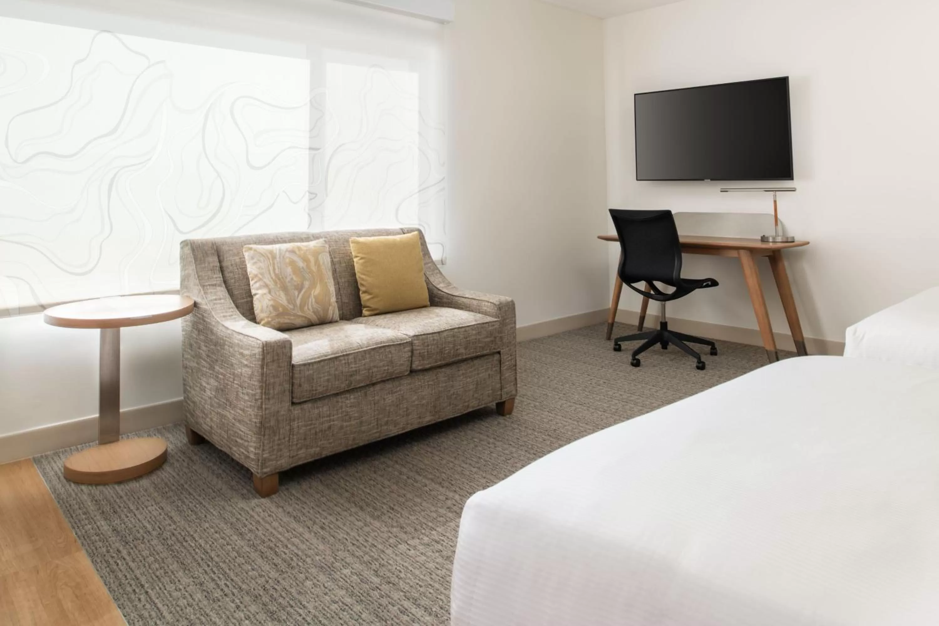 Photo of the whole room, Bed in Element San Jose Milpitas