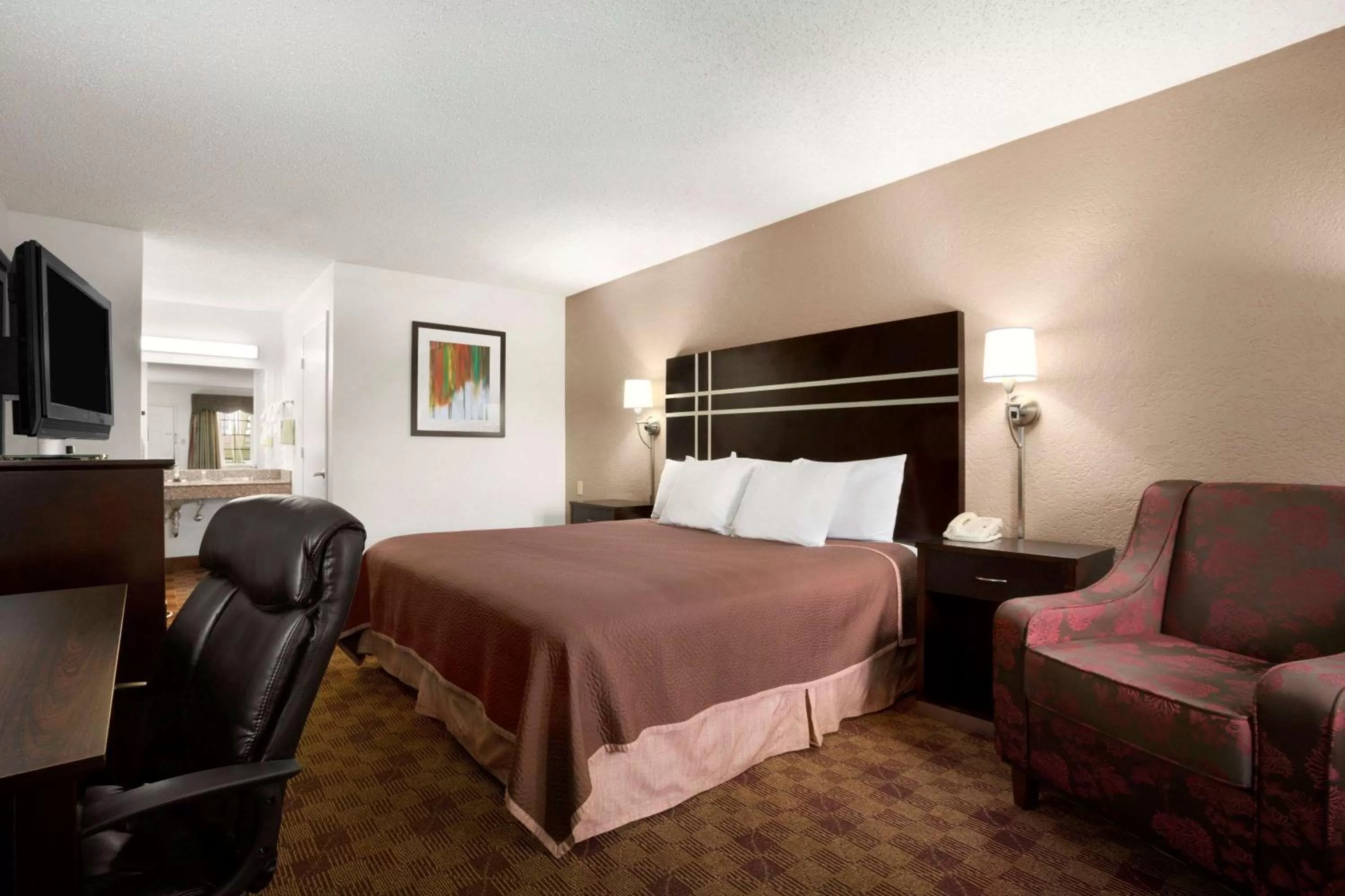 Photo of the whole room, Bed in Travelodge by Wyndham Killeen/Fort Hood
