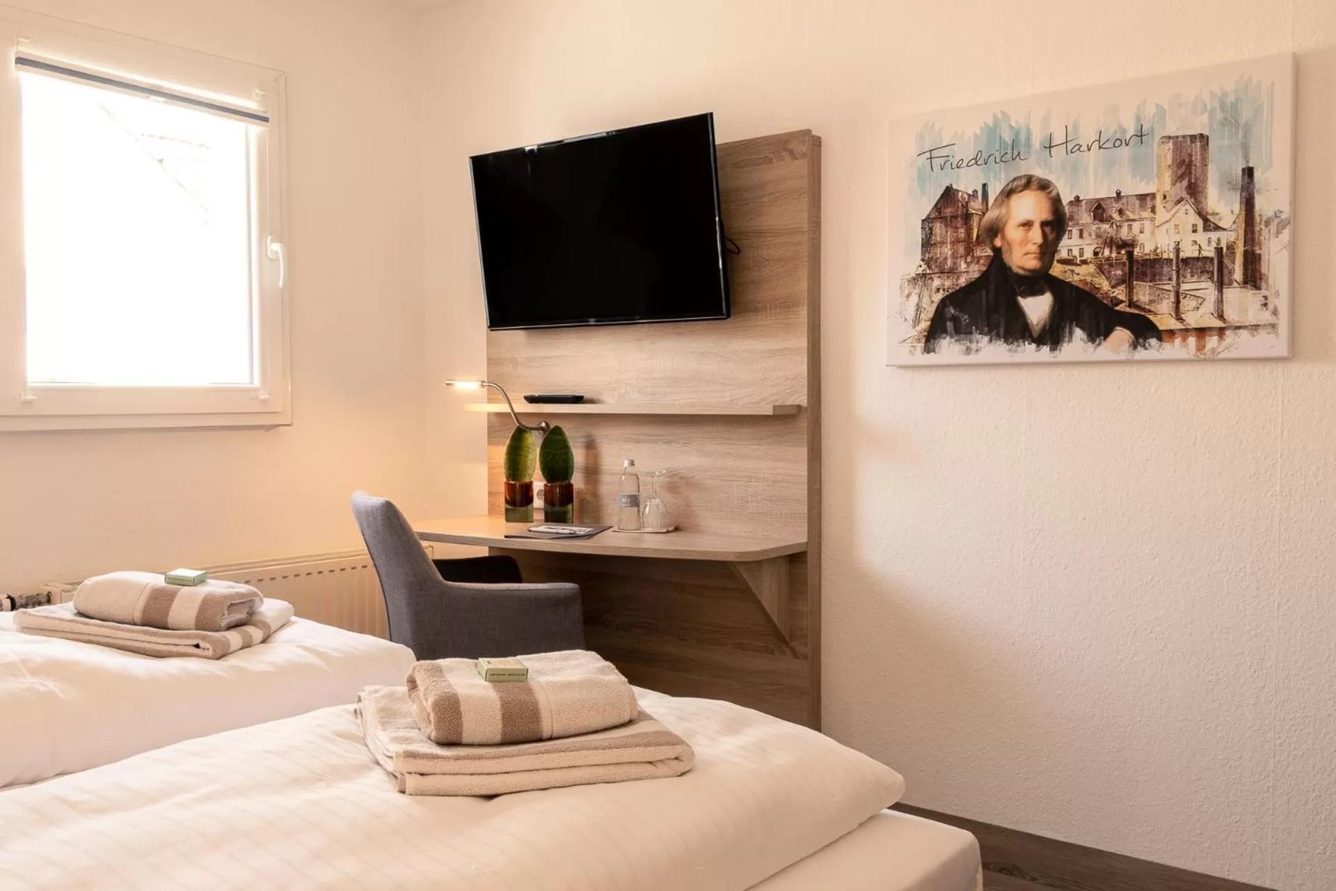 TV and multimedia, Bed in HeimatHerz Hotel Garni