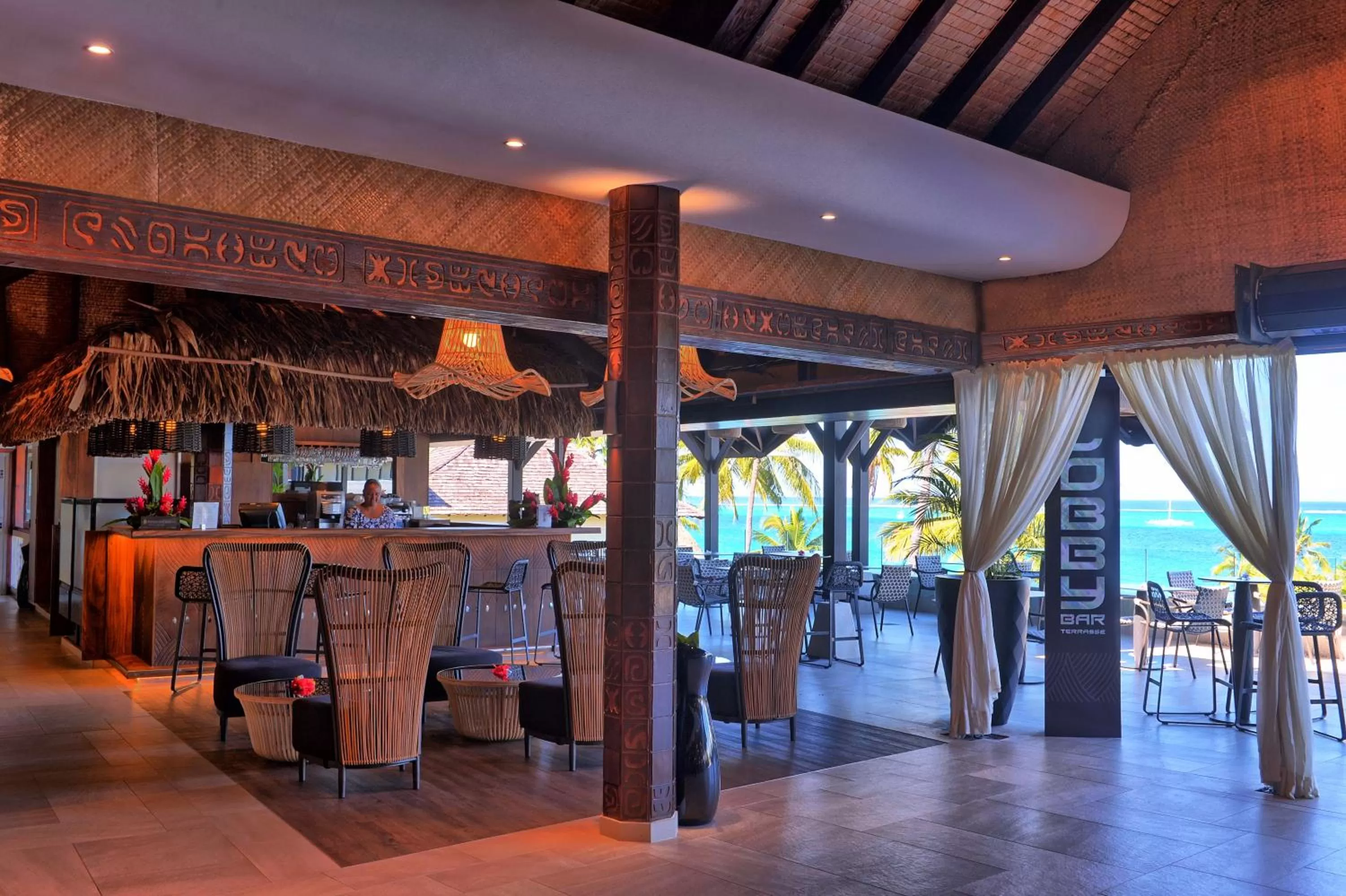 Lounge or bar in InterContinental Tahiti Resort & Spa by IHG