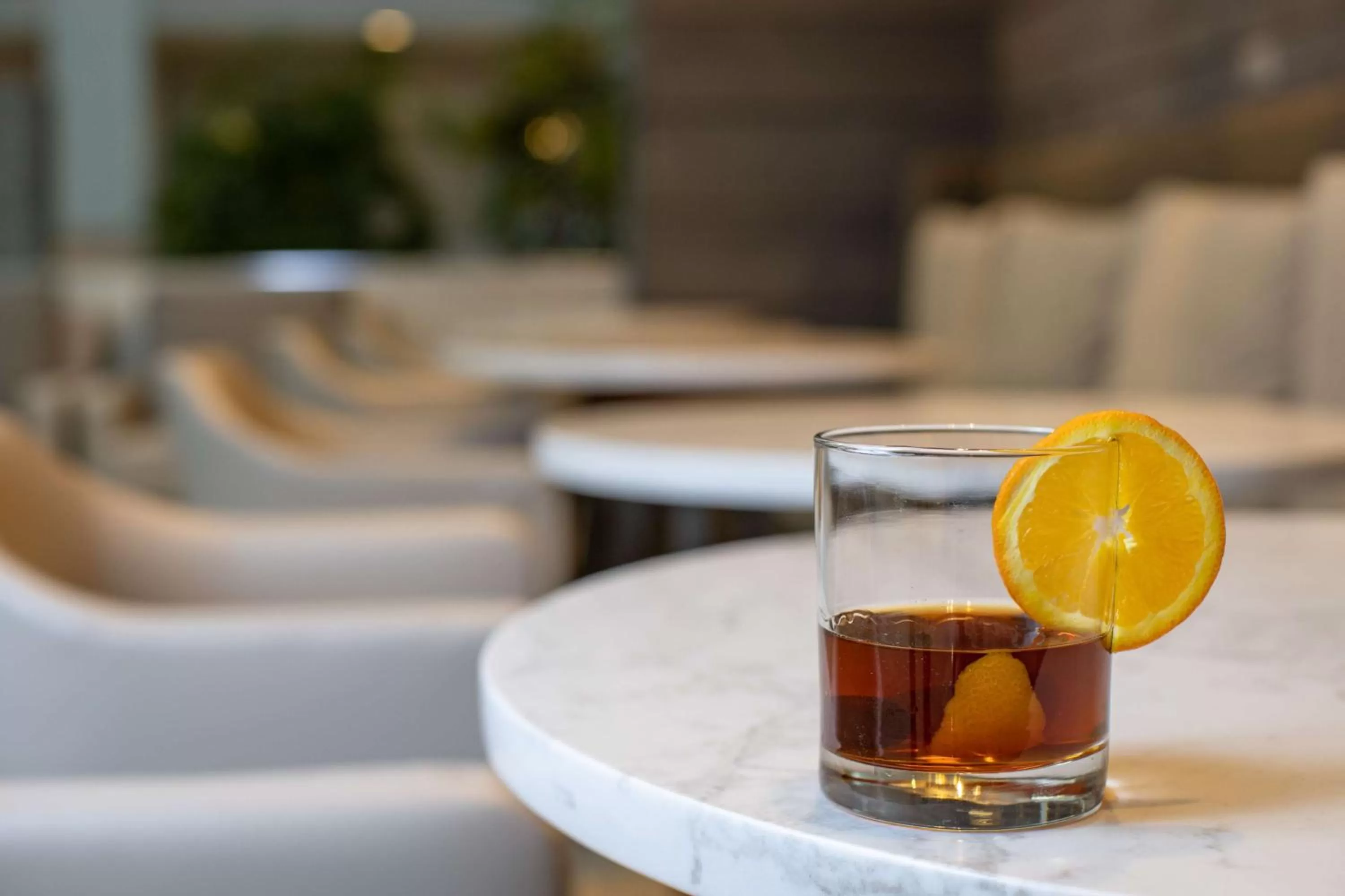 Restaurant/places to eat in Hilton Suites Brentwood