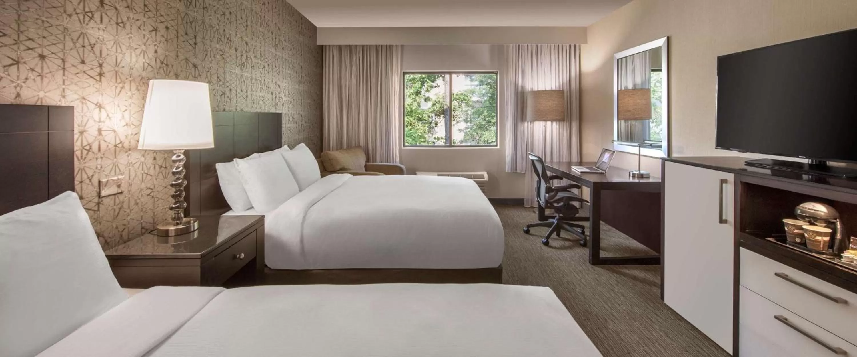 Bed in DoubleTree by Hilton Hotel Chicago Wood Dale - Elk Grove