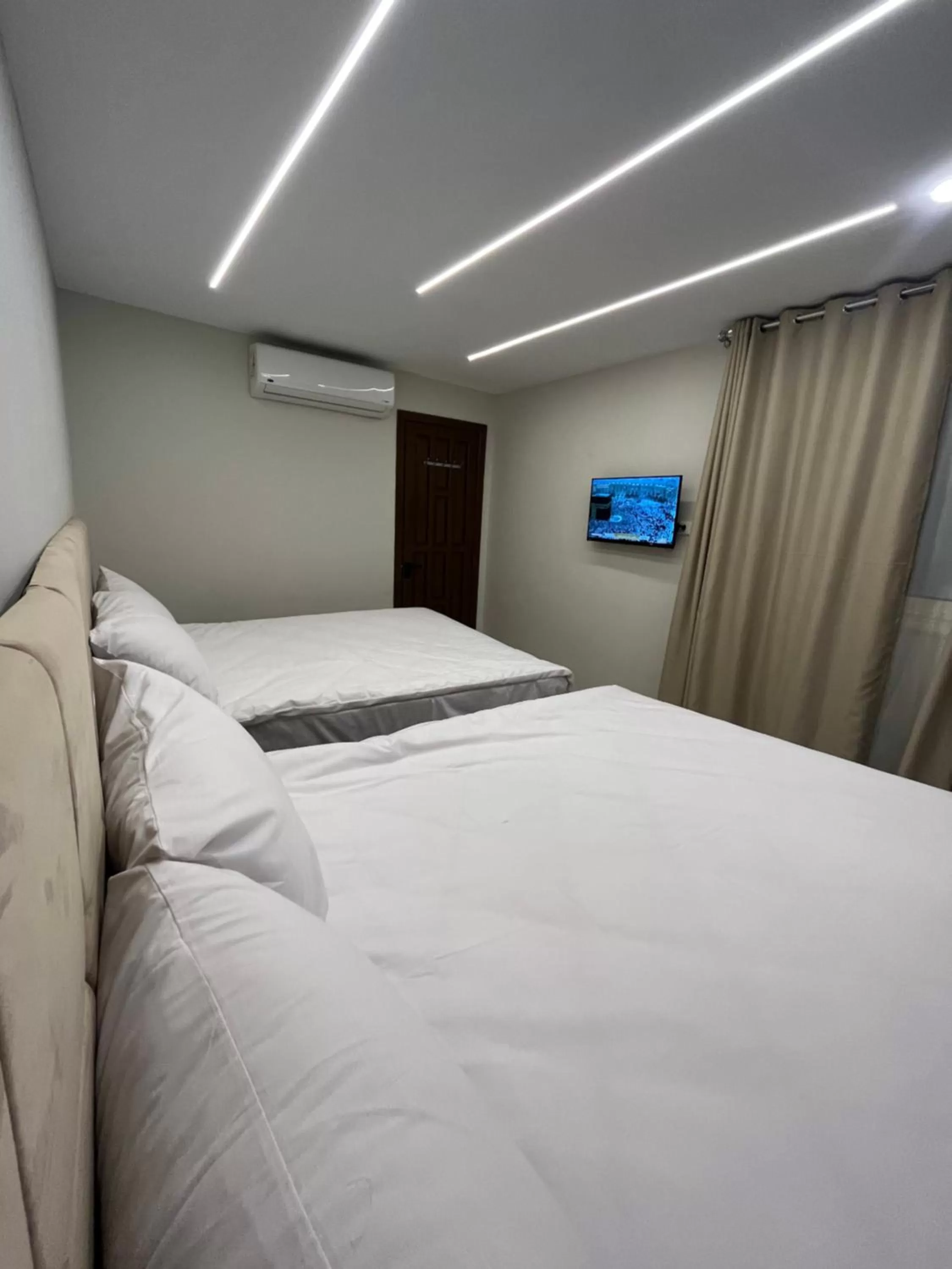 Bed in Crowne Pyramids view inn