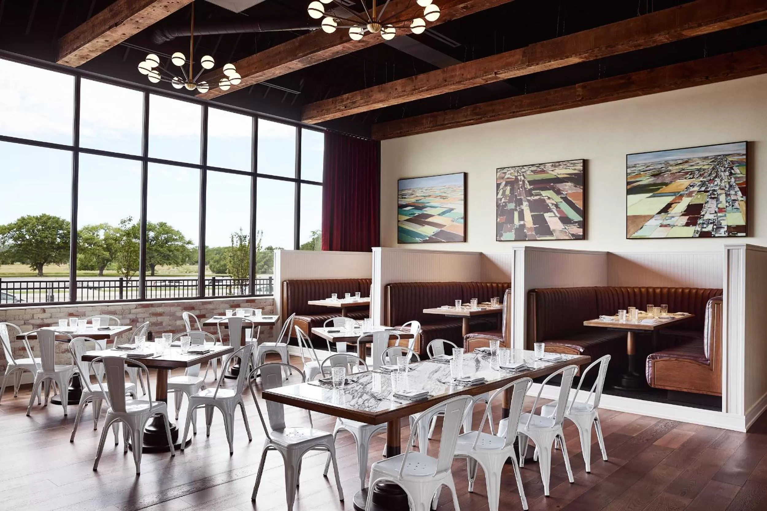Dining area in The Scarlet, Lincoln, a Tribute Portfolio Hotel
